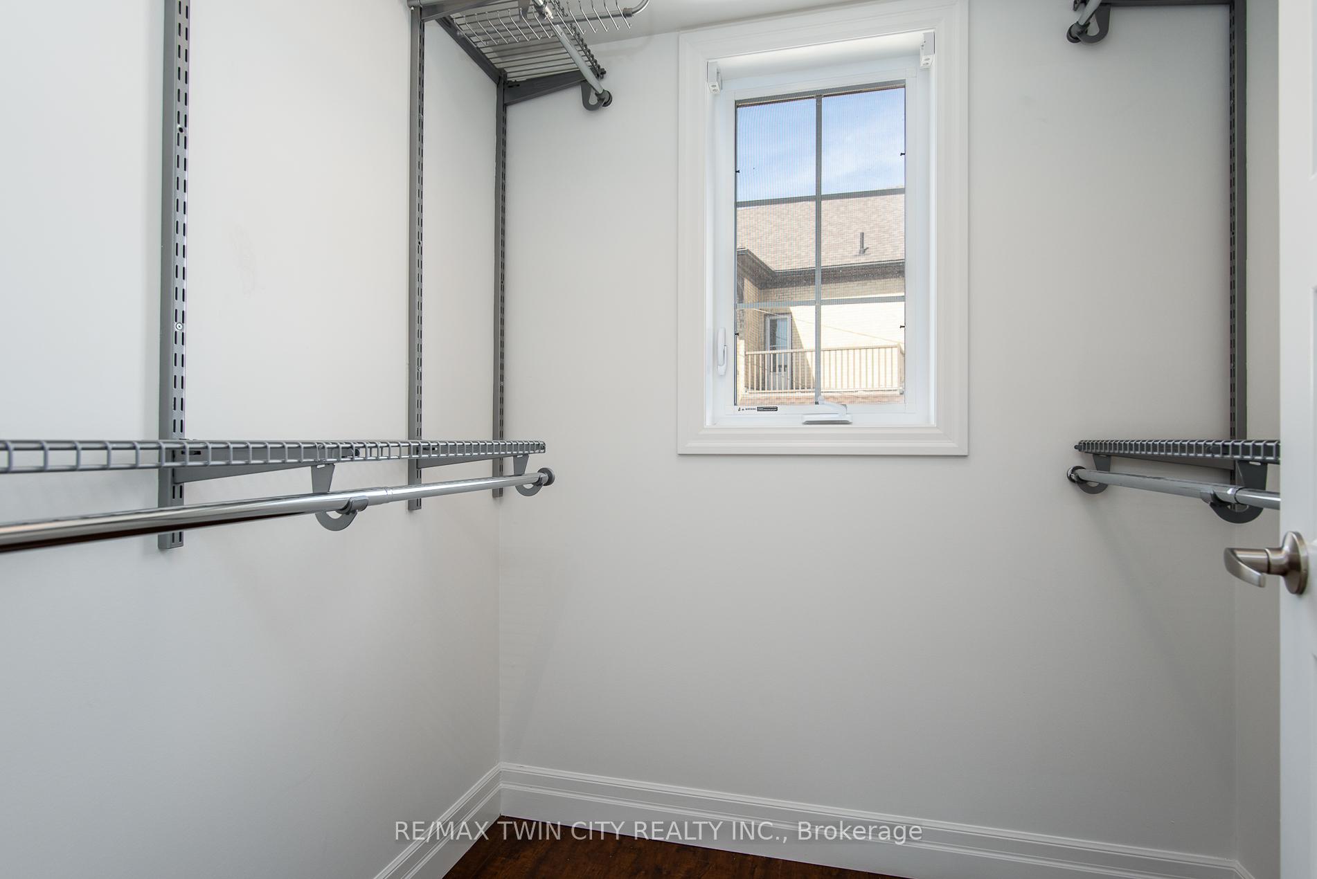 Photo 25 of 45 Woolwich Street, Kitchener — HOMEH