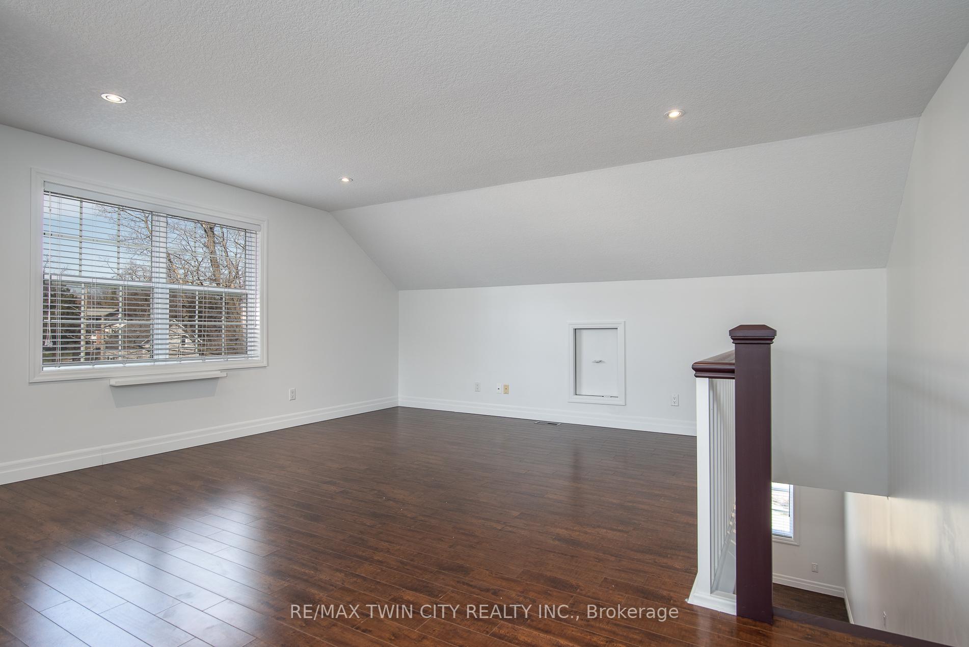 Photo 30 of 45 Woolwich Street, Kitchener — HOMEH