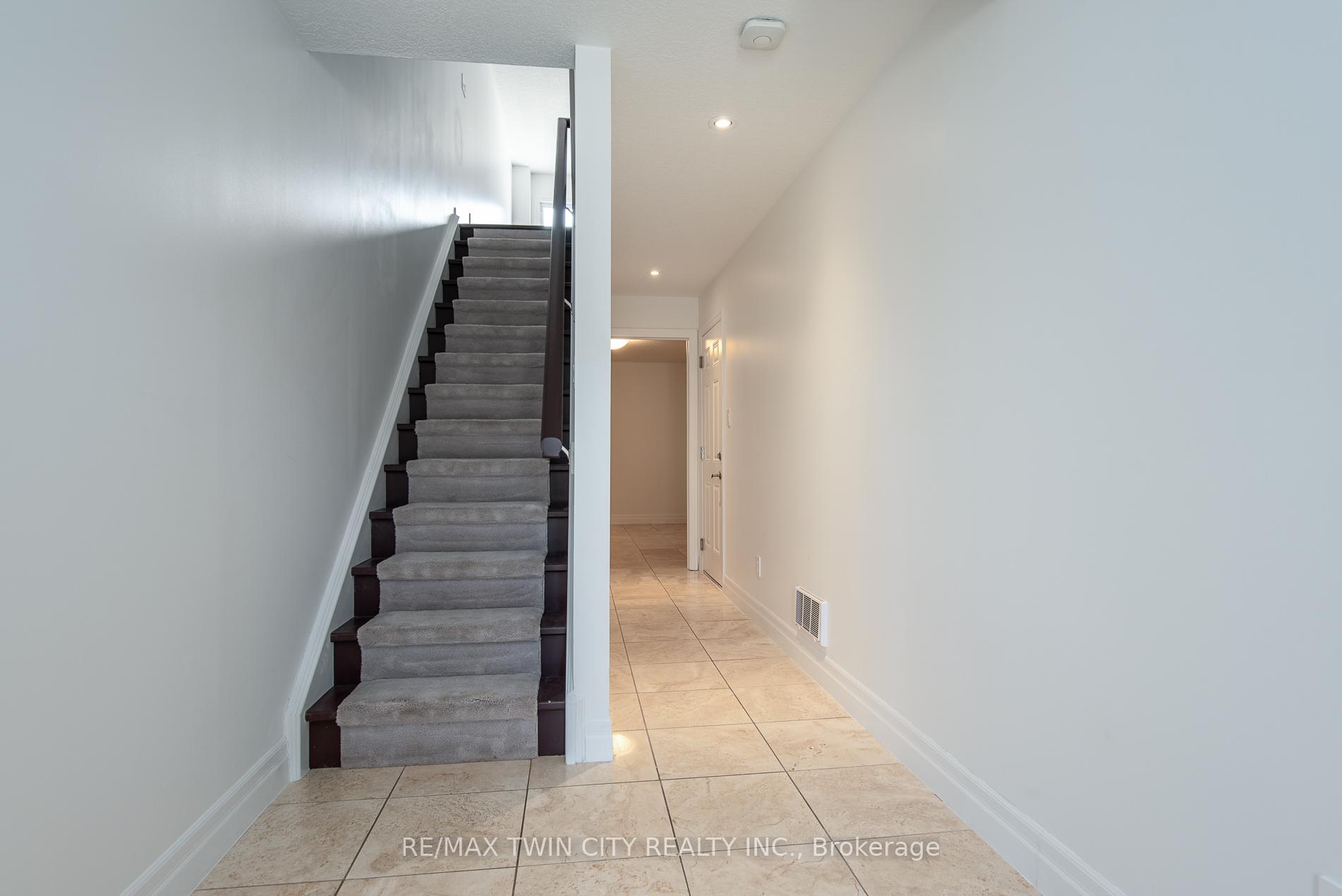 Photo 33 of 45 Woolwich Street, Kitchener — HOMEH