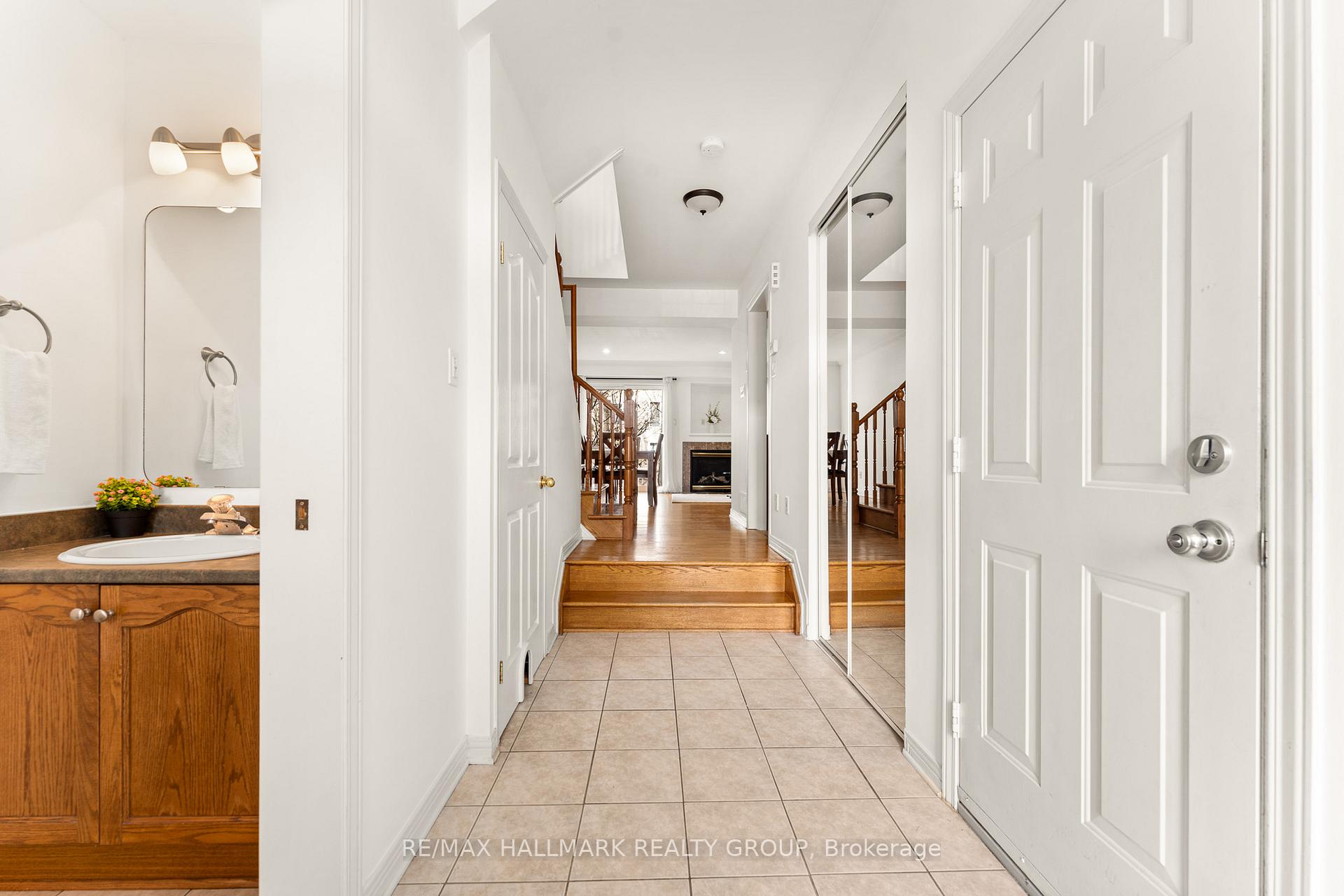 Photo 6 of 78 Milner Downs Crescent, Ottawa, Kanata - Emerald Meadows/Trailwest — HOMEH