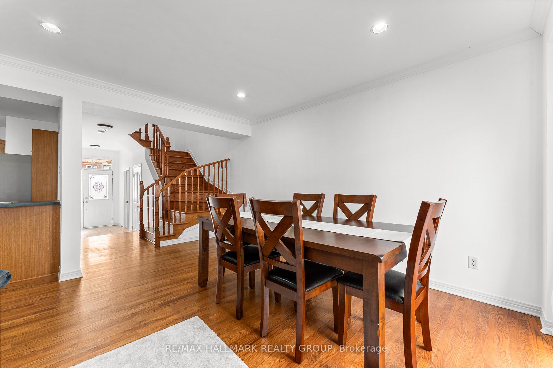 Photo 11 of 78 Milner Downs Crescent, Ottawa, Kanata - Emerald Meadows/Trailwest — HOMEH