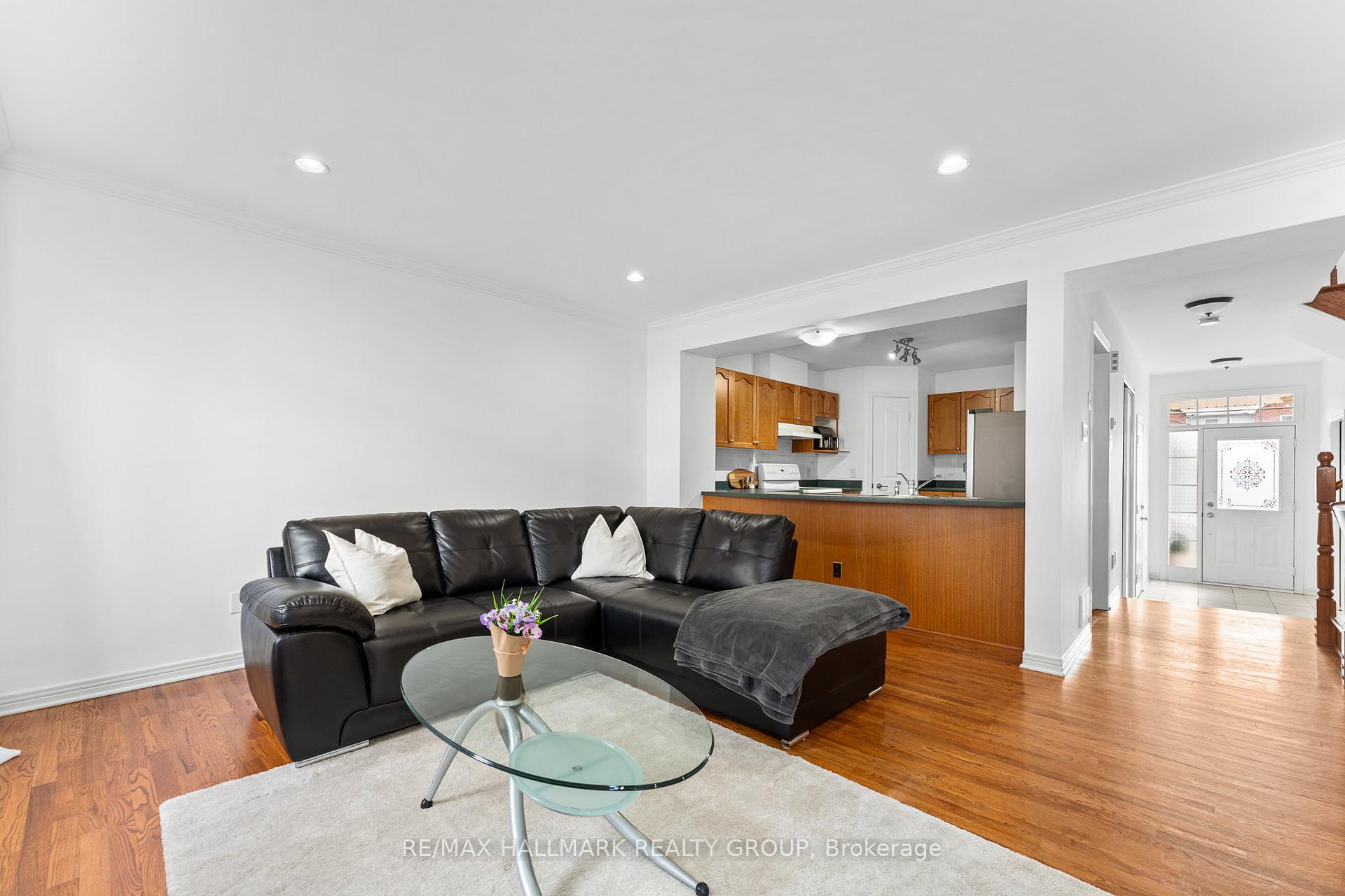 Photo 12 of 78 Milner Downs Crescent, Ottawa, Kanata - Emerald Meadows/Trailwest — HOMEH