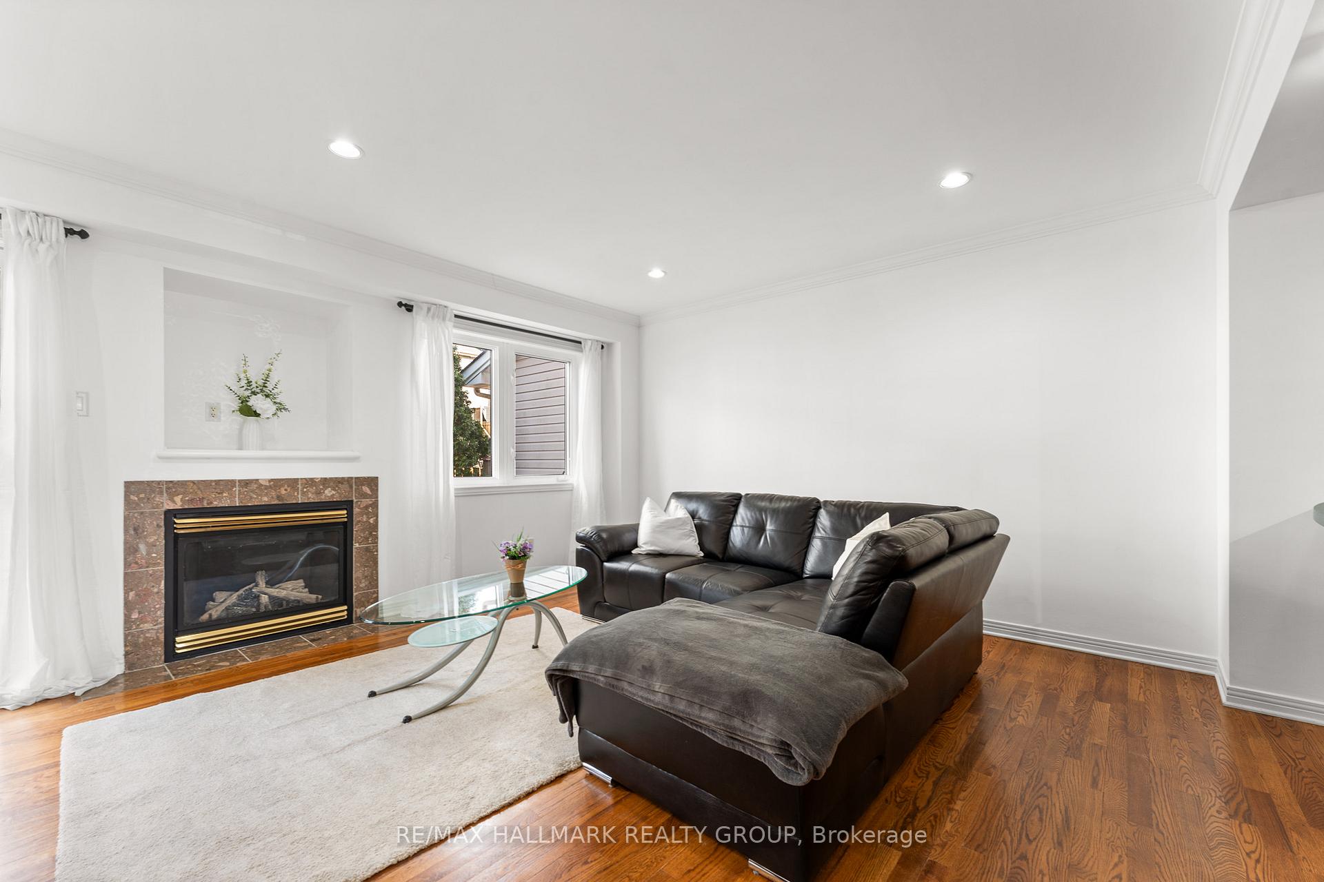 Photo 13 of 78 Milner Downs Crescent, Ottawa, Kanata - Emerald Meadows/Trailwest — HOMEH