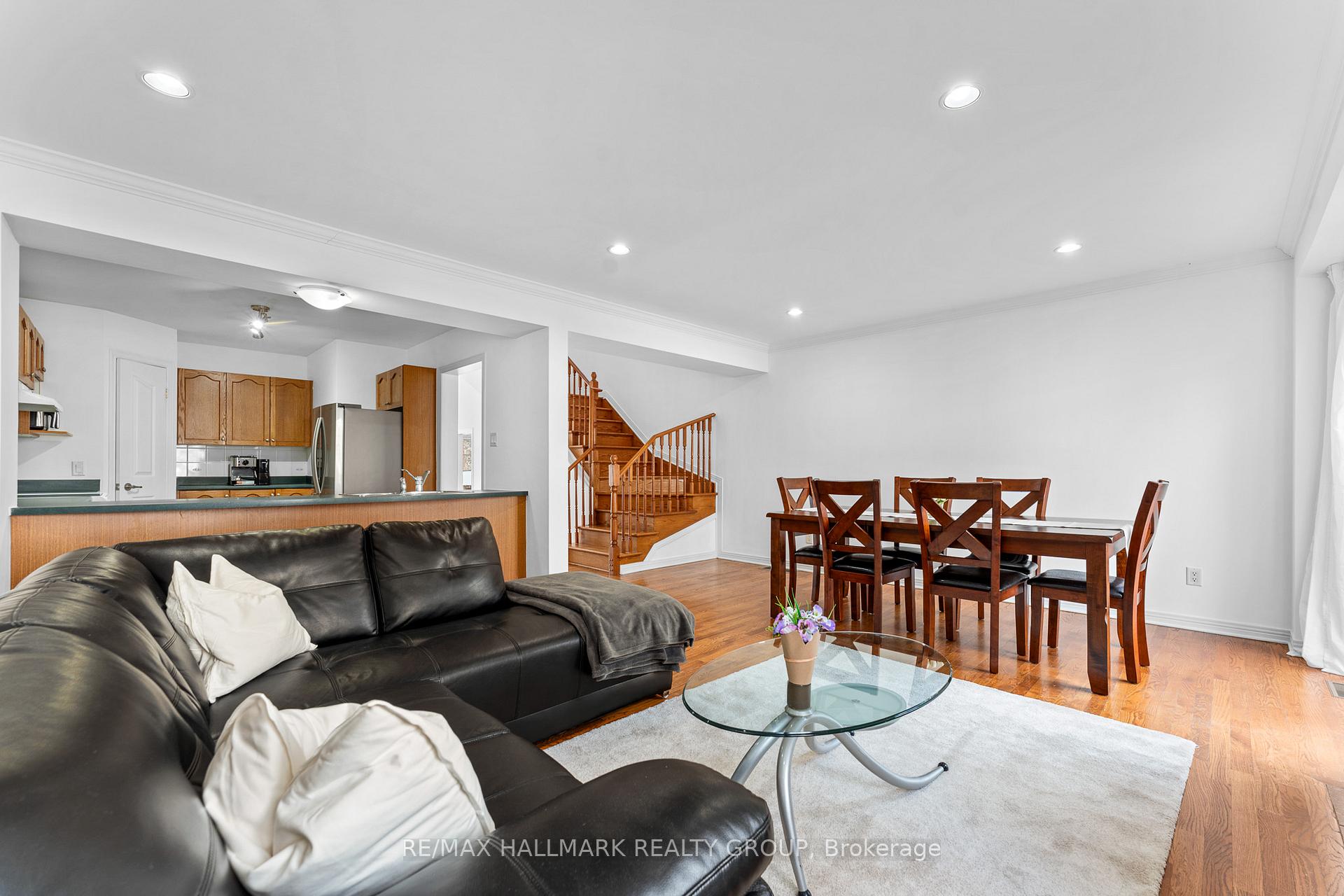 Photo 17 of 78 Milner Downs Crescent, Ottawa, Kanata - Emerald Meadows/Trailwest — HOMEH