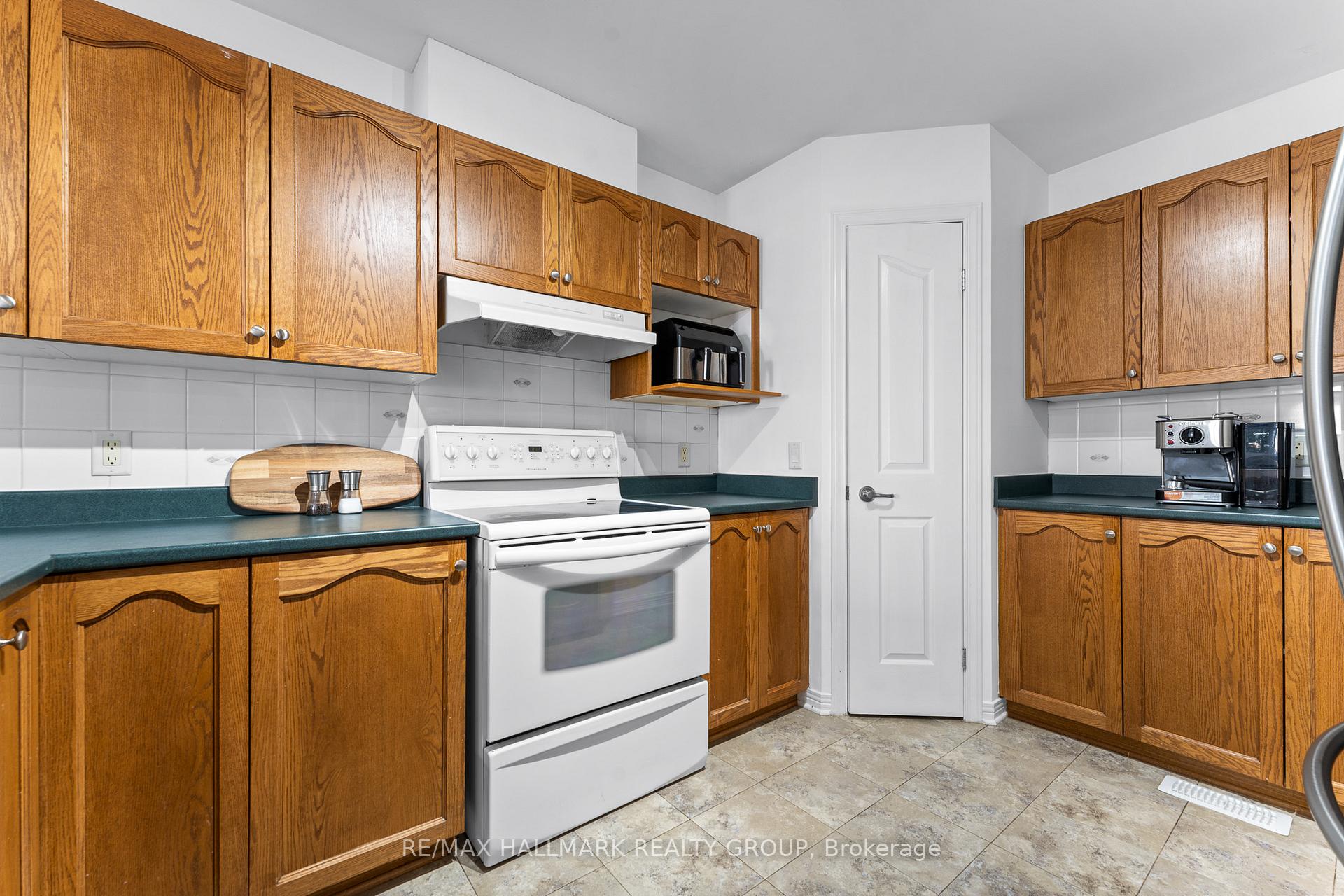 Photo 19 of 78 Milner Downs Crescent, Ottawa, Kanata - Emerald Meadows/Trailwest — HOMEH
