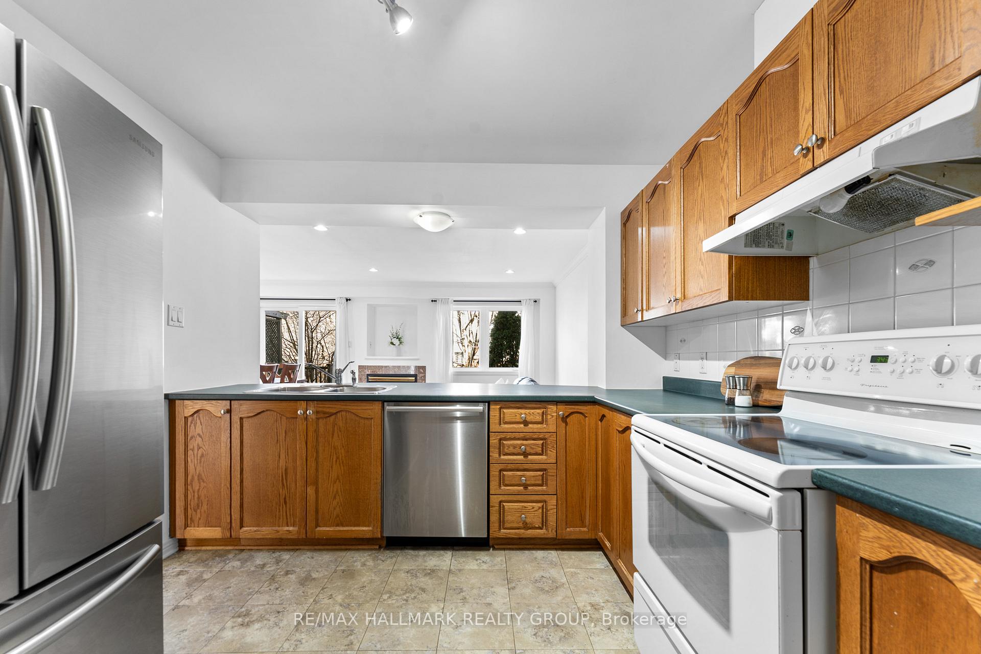 Photo 22 of 78 Milner Downs Crescent, Ottawa, Kanata - Emerald Meadows/Trailwest — HOMEH
