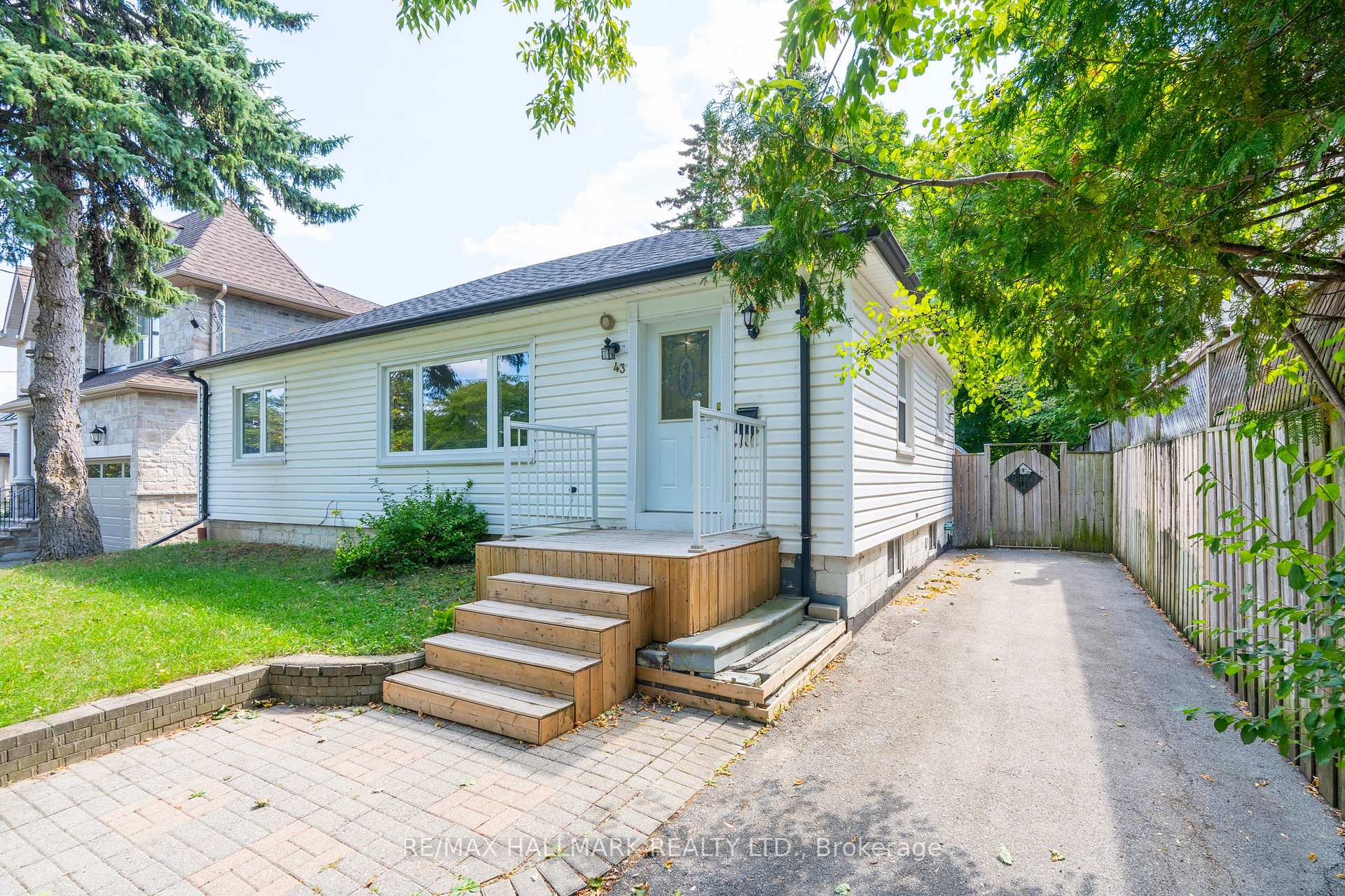 Photo 2 of 43 Meadowview Avenue, Markham, Grandview — HOMEH