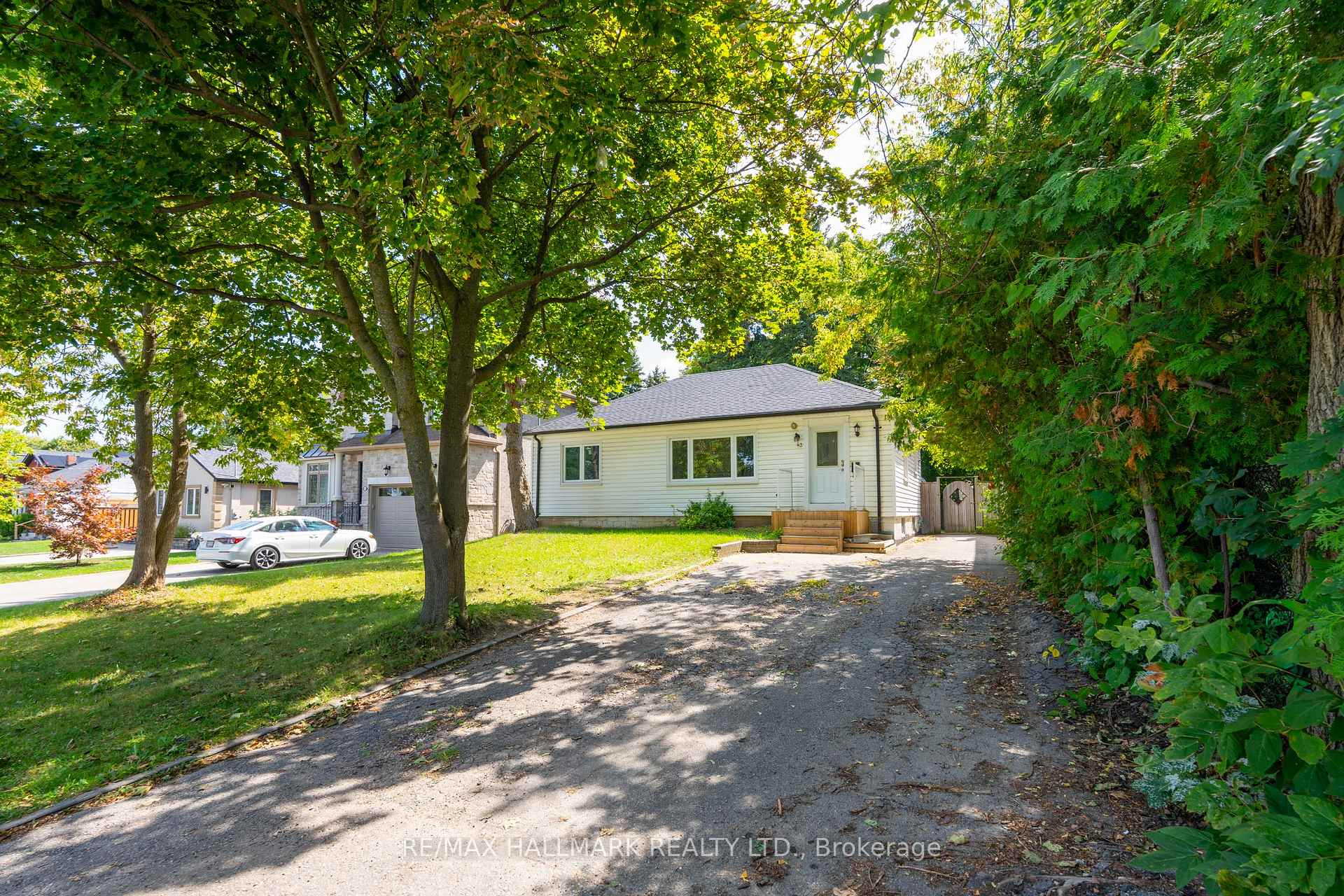 Photo 3 of 43 Meadowview Avenue, Markham, Grandview — HOMEH