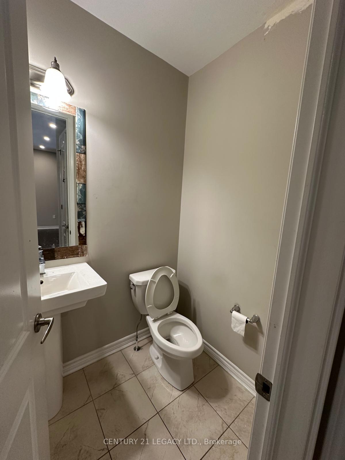 Photo 8 of 206 Amand Drive, Kitchener — HOMEH