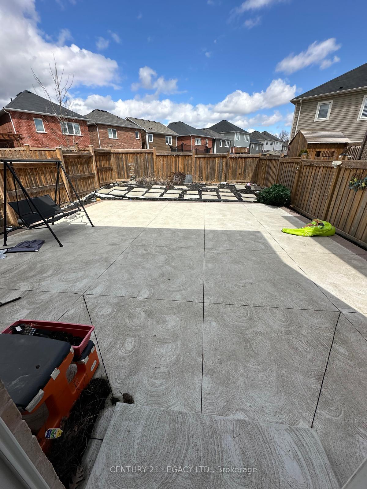 Photo 24 of 206 Amand Drive, Kitchener — HOMEH