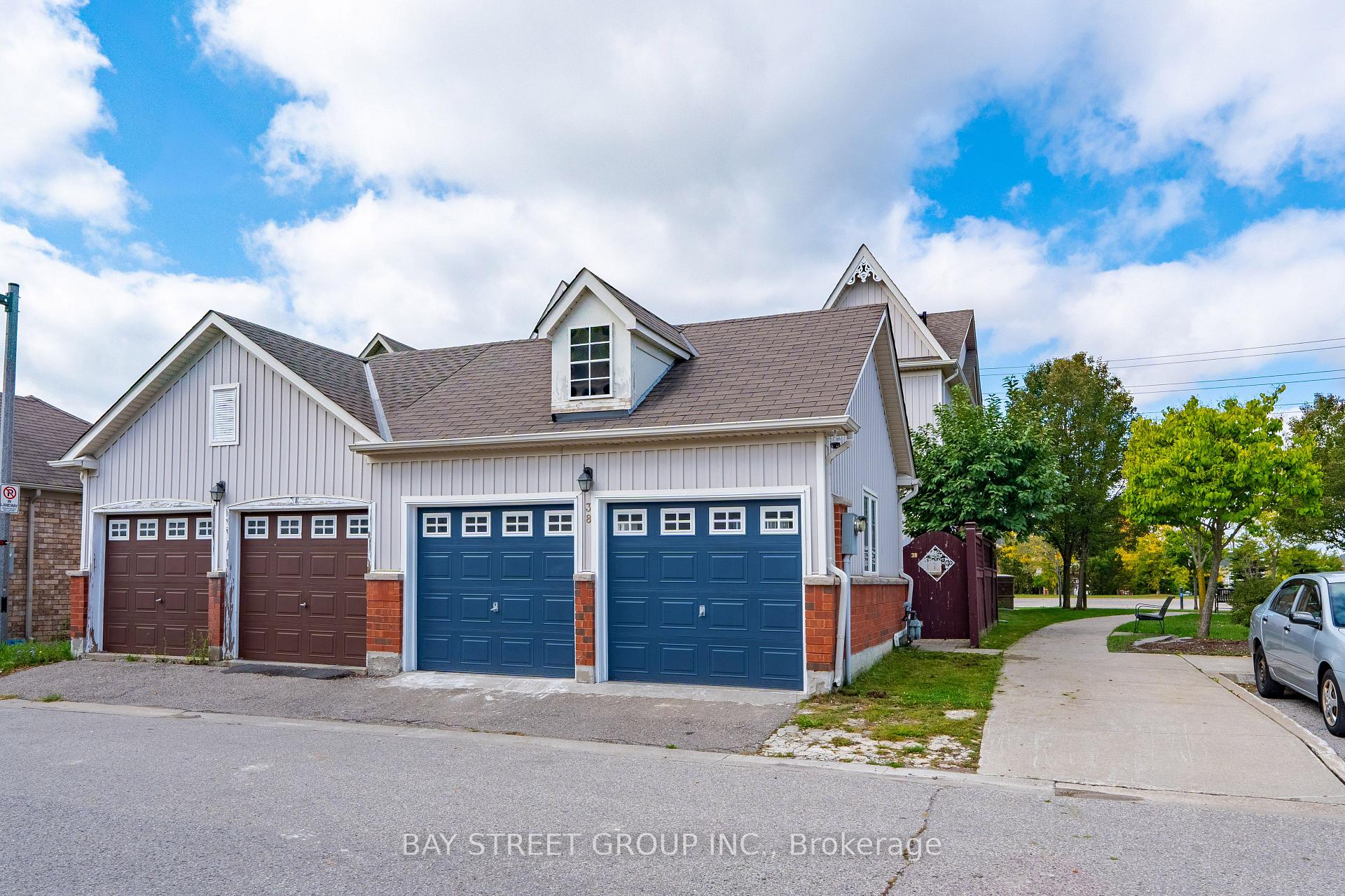 Photo 2 of 38 Pike Lane, Markham, Cornell — HOMEH
