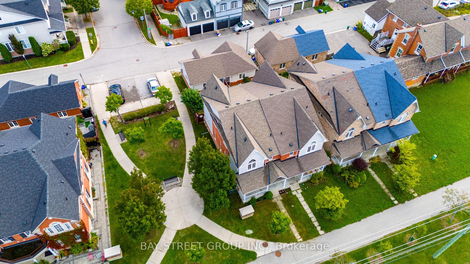 Photo 3 of 38 Pike Lane, Markham, Cornell — HOMEH