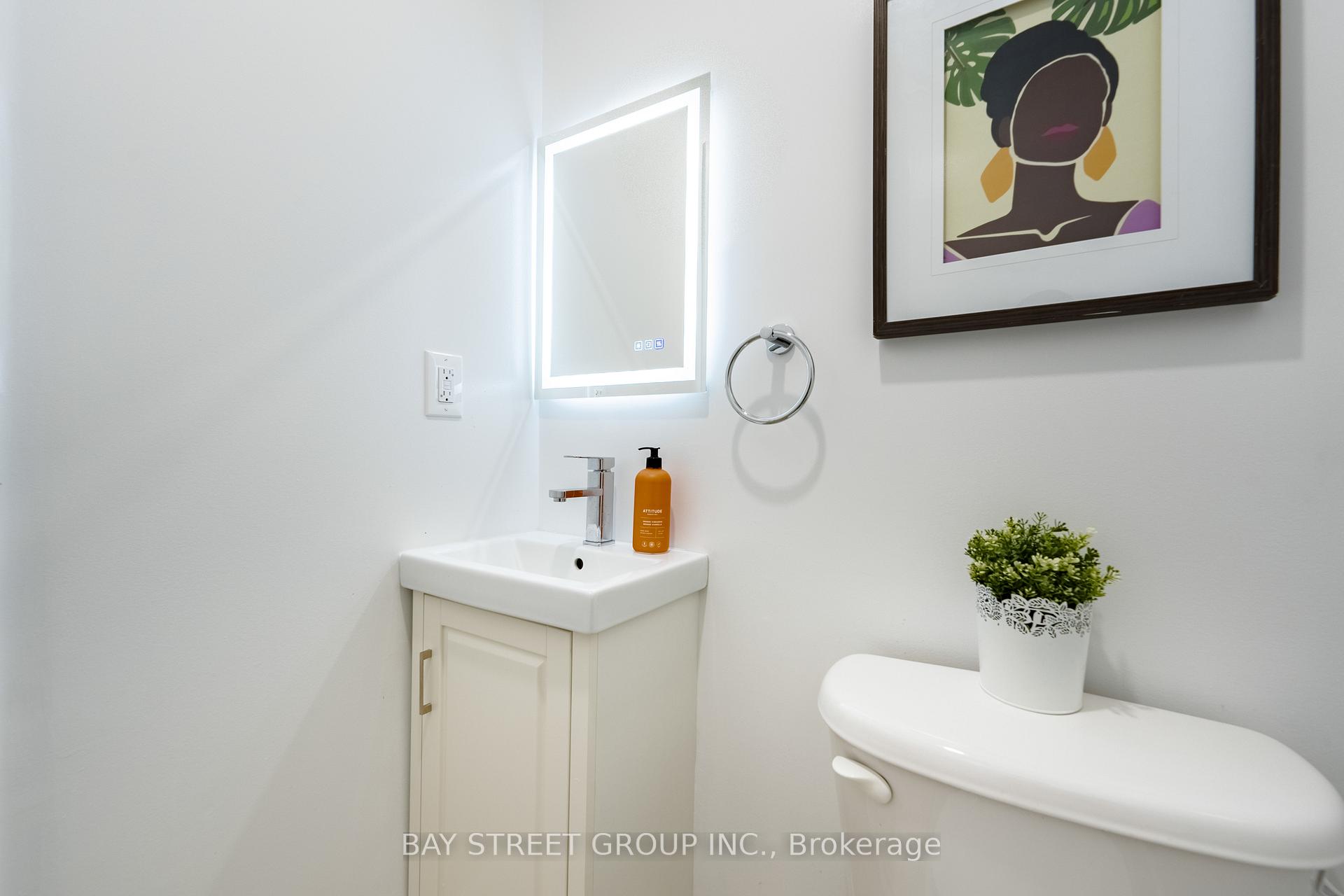 Photo 9 of 38 Pike Lane, Markham, Cornell — HOMEH