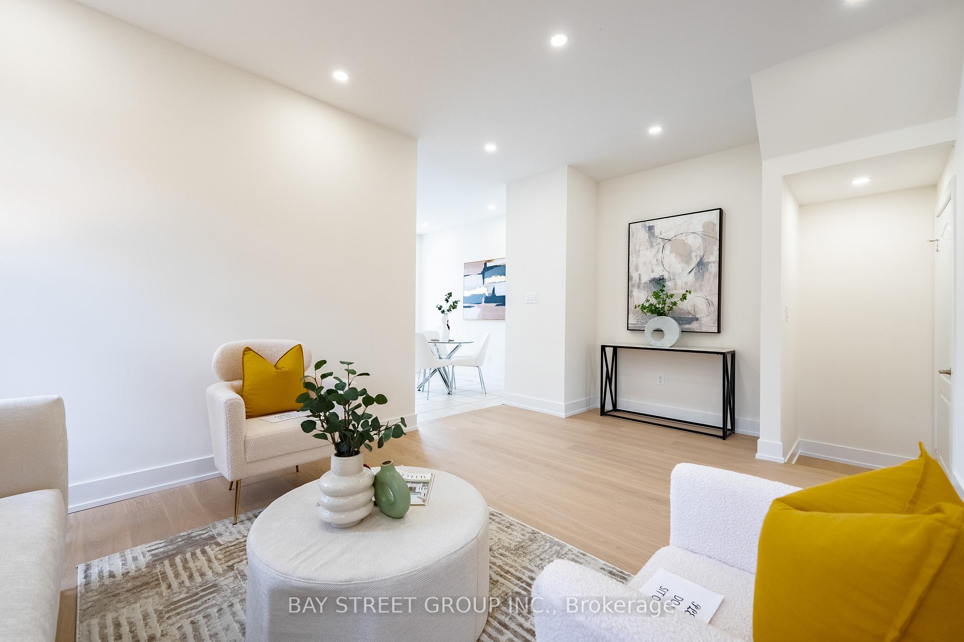 Photo 12 of 38 Pike Lane, Markham, Cornell — HOMEH