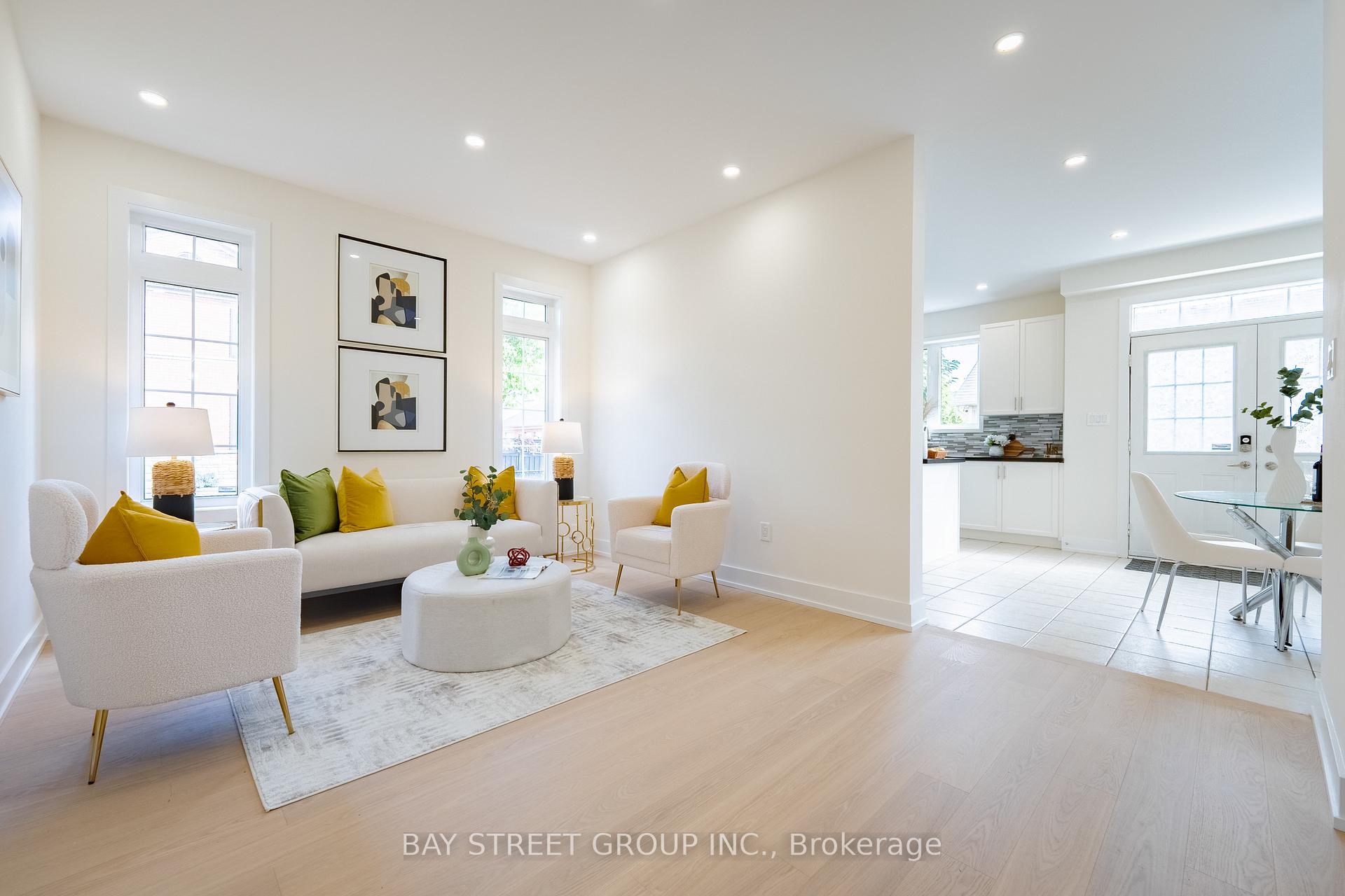 Photo 13 of 38 Pike Lane, Markham, Cornell — HOMEH