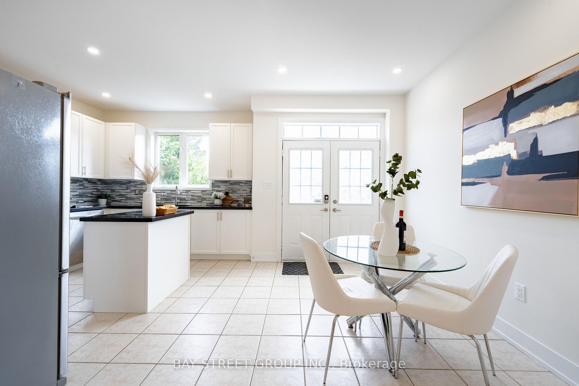Photo 14 of 38 Pike Lane, Markham, Cornell — HOMEH
