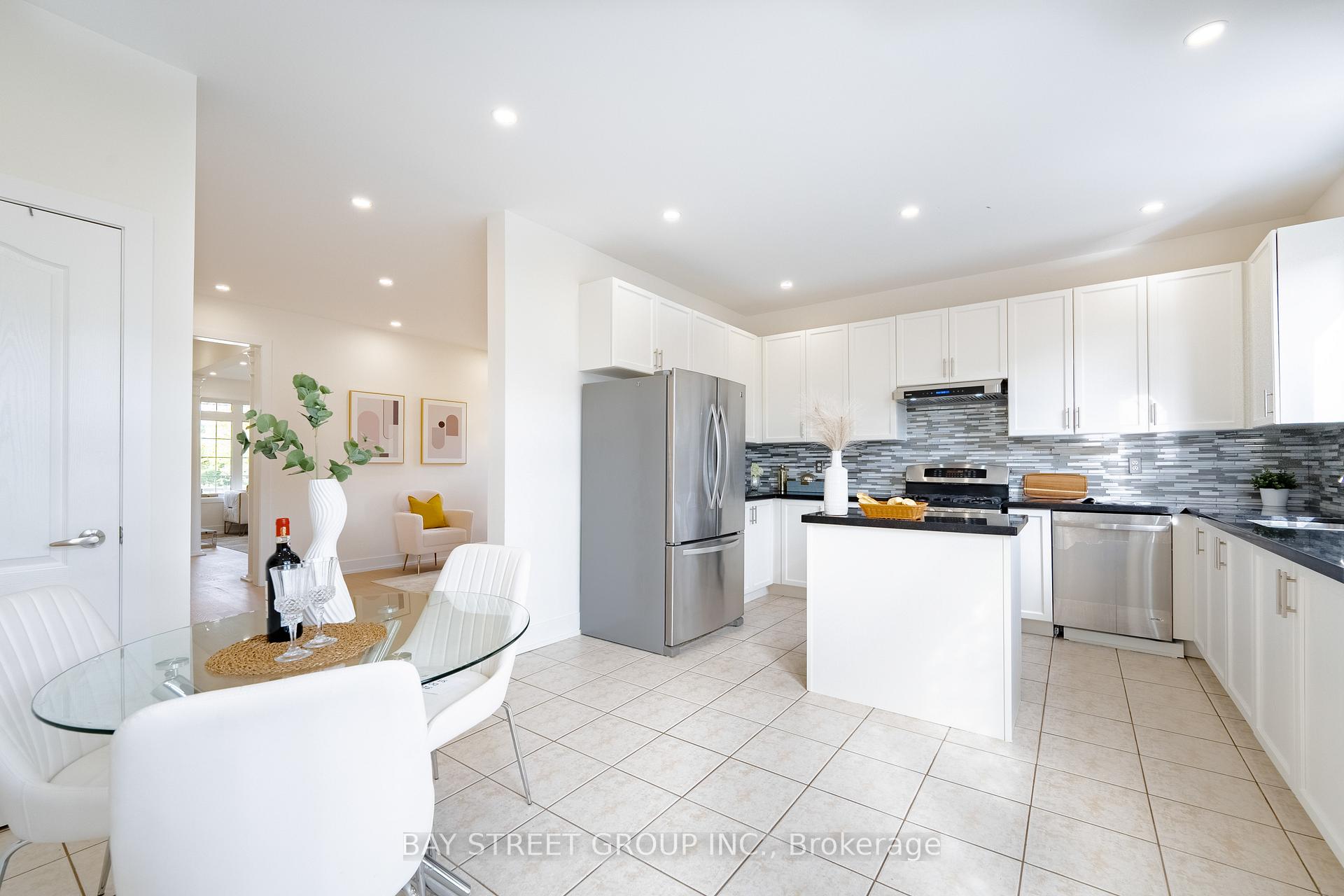 Photo 15 of 38 Pike Lane, Markham, Cornell — HOMEH