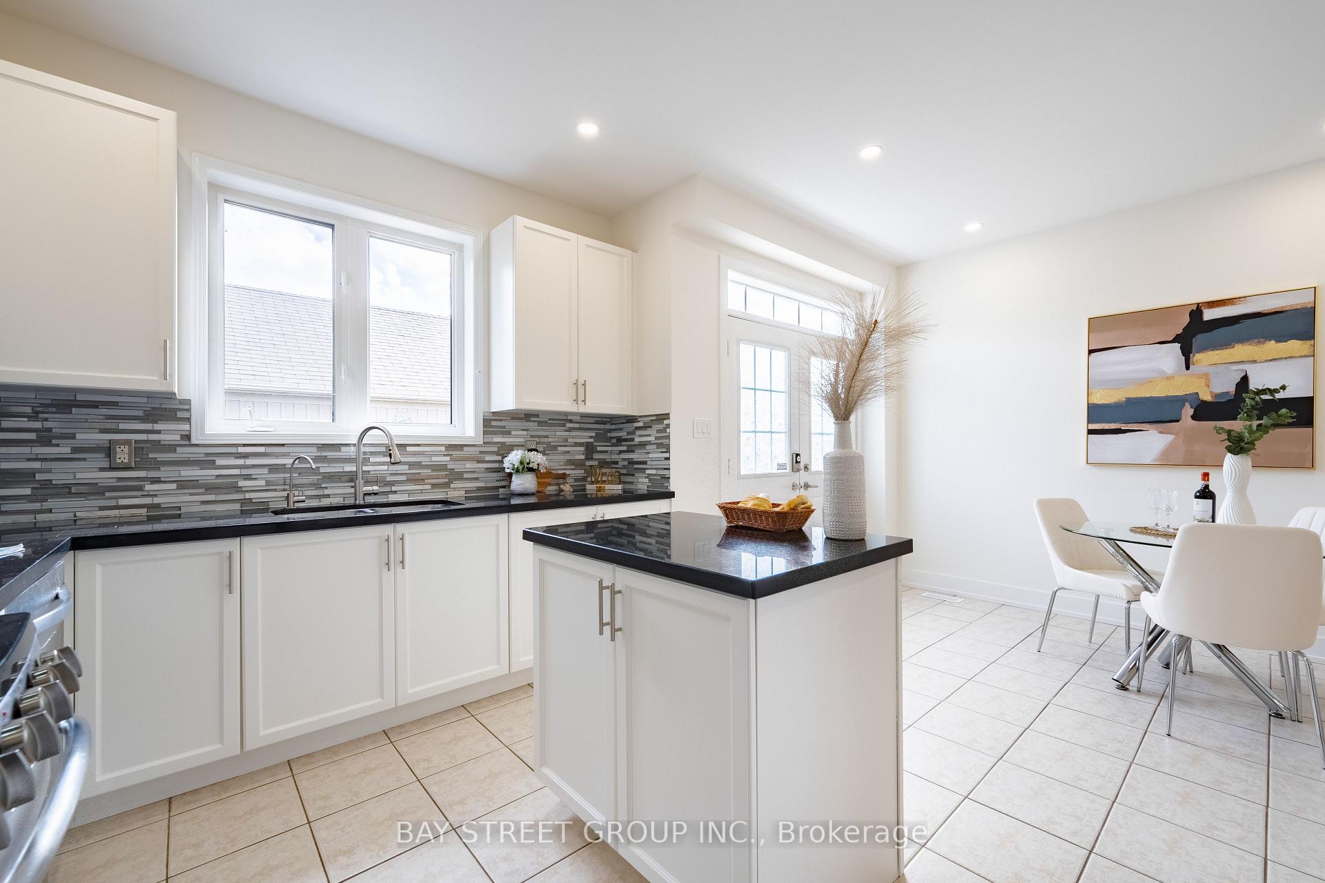 Photo 18 of 38 Pike Lane, Markham, Cornell — HOMEH