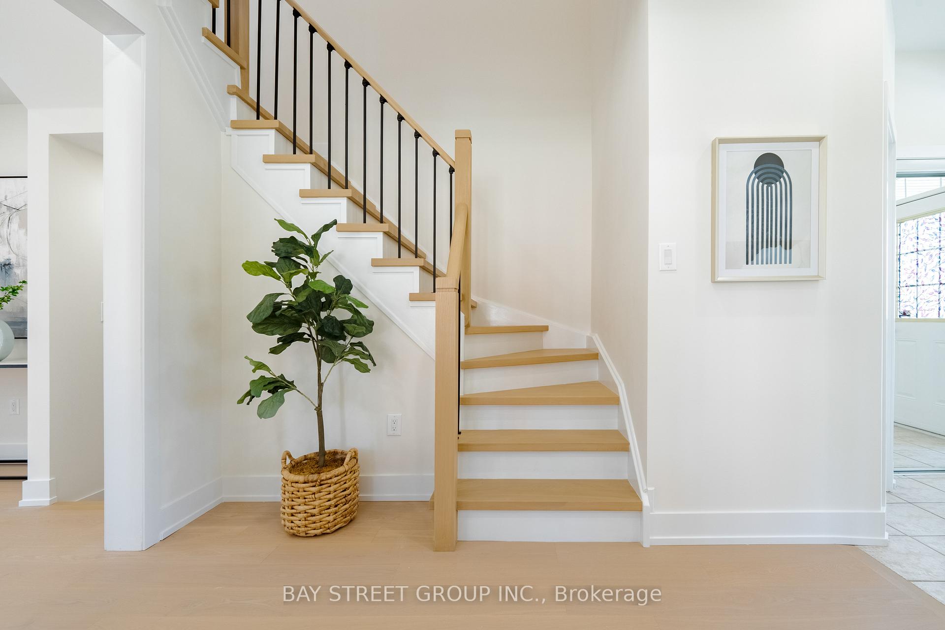 Photo 19 of 38 Pike Lane, Markham, Cornell — HOMEH