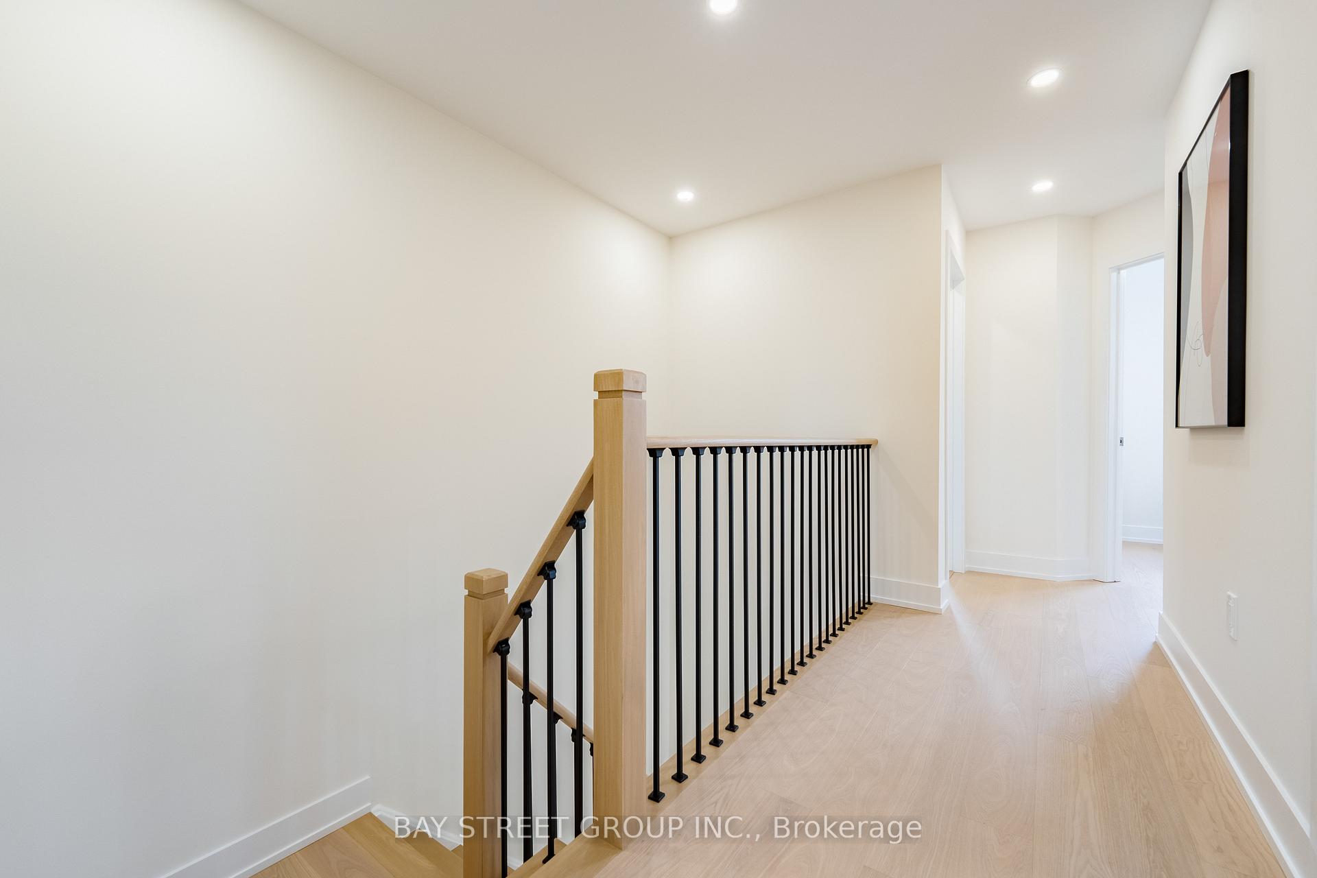 Photo 20 of 38 Pike Lane, Markham, Cornell — HOMEH