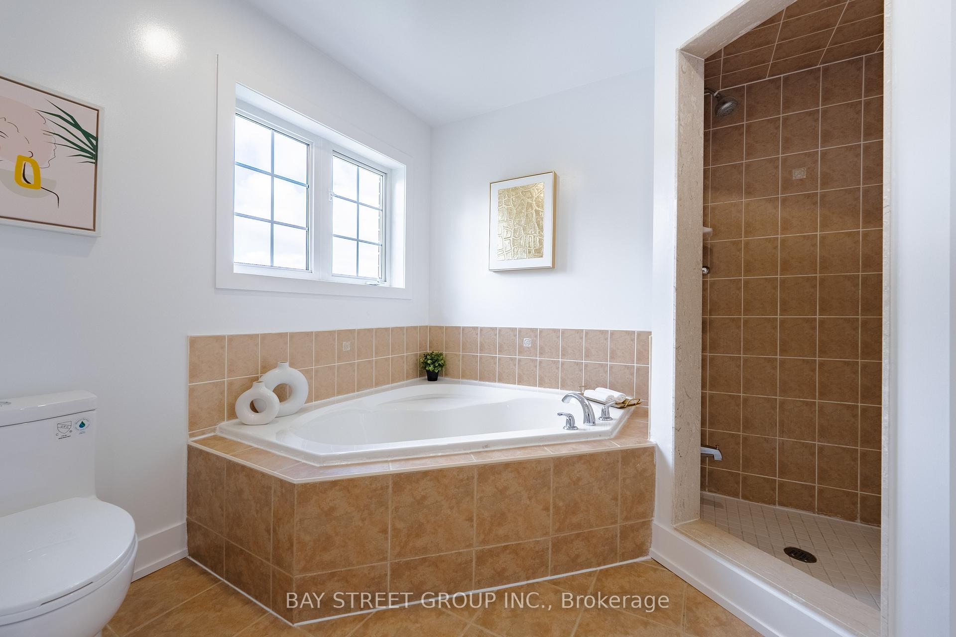 Photo 24 of 38 Pike Lane, Markham, Cornell — HOMEH