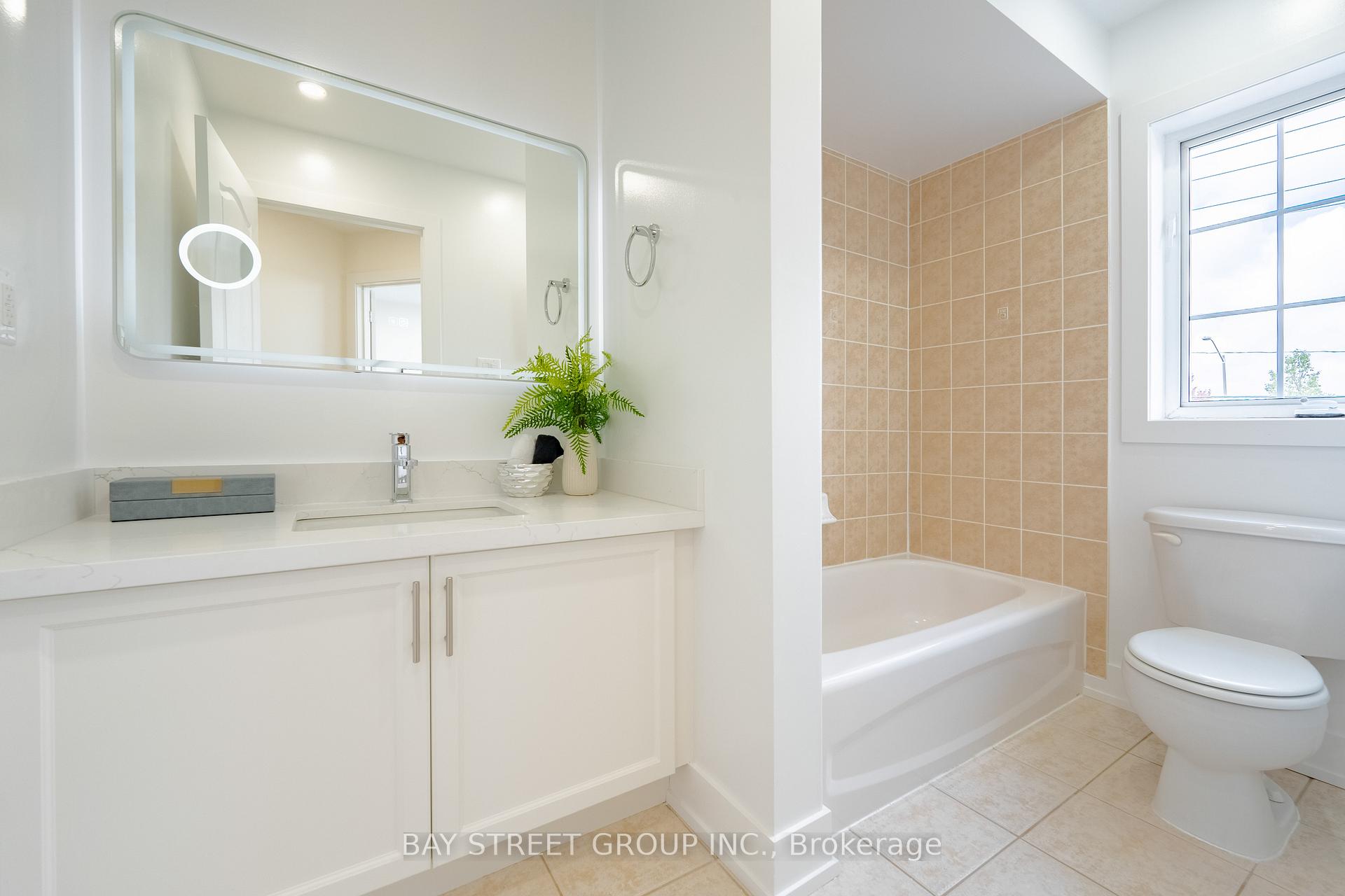 Photo 28 of 38 Pike Lane, Markham, Cornell — HOMEH