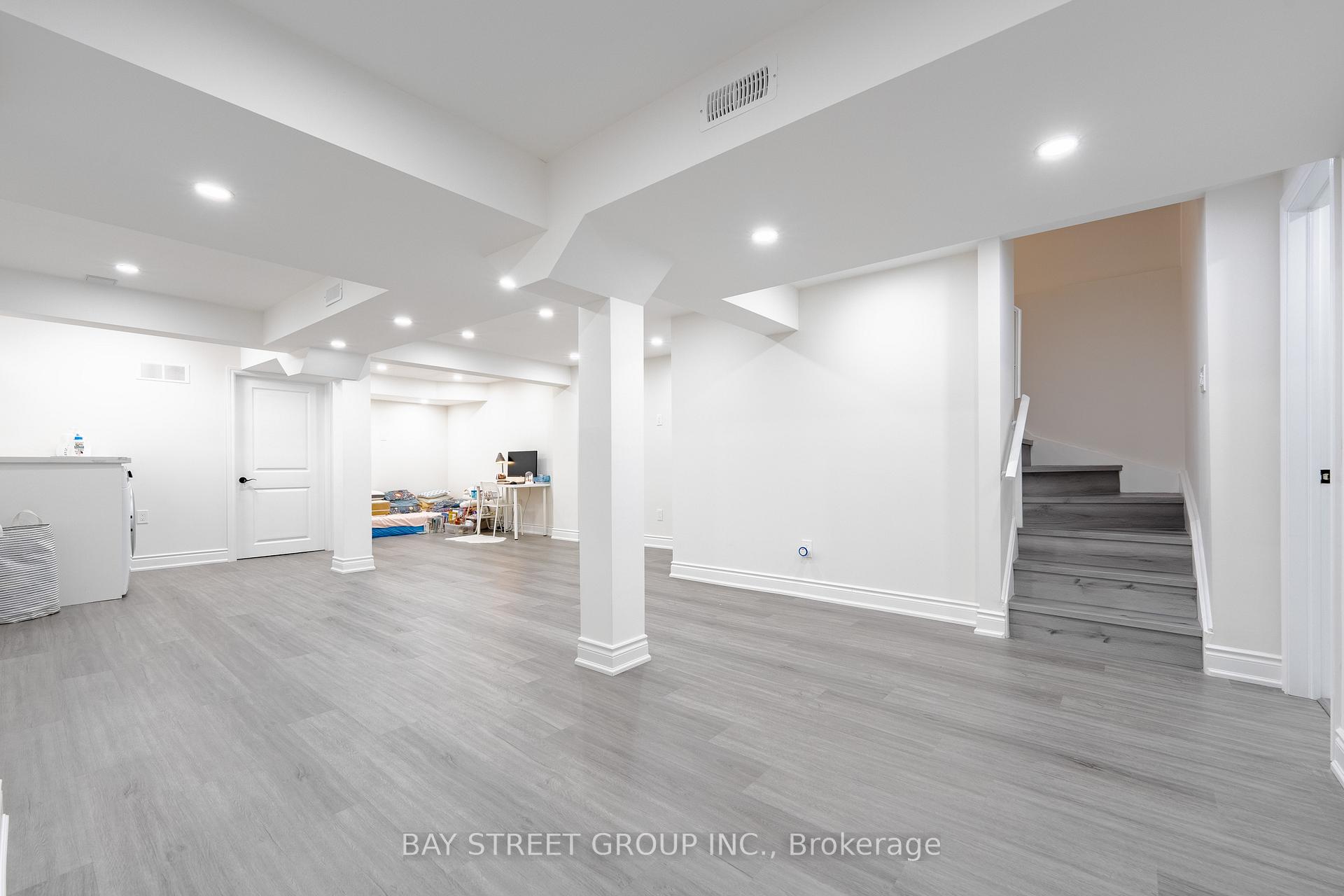 Photo 29 of 38 Pike Lane, Markham, Cornell — HOMEH