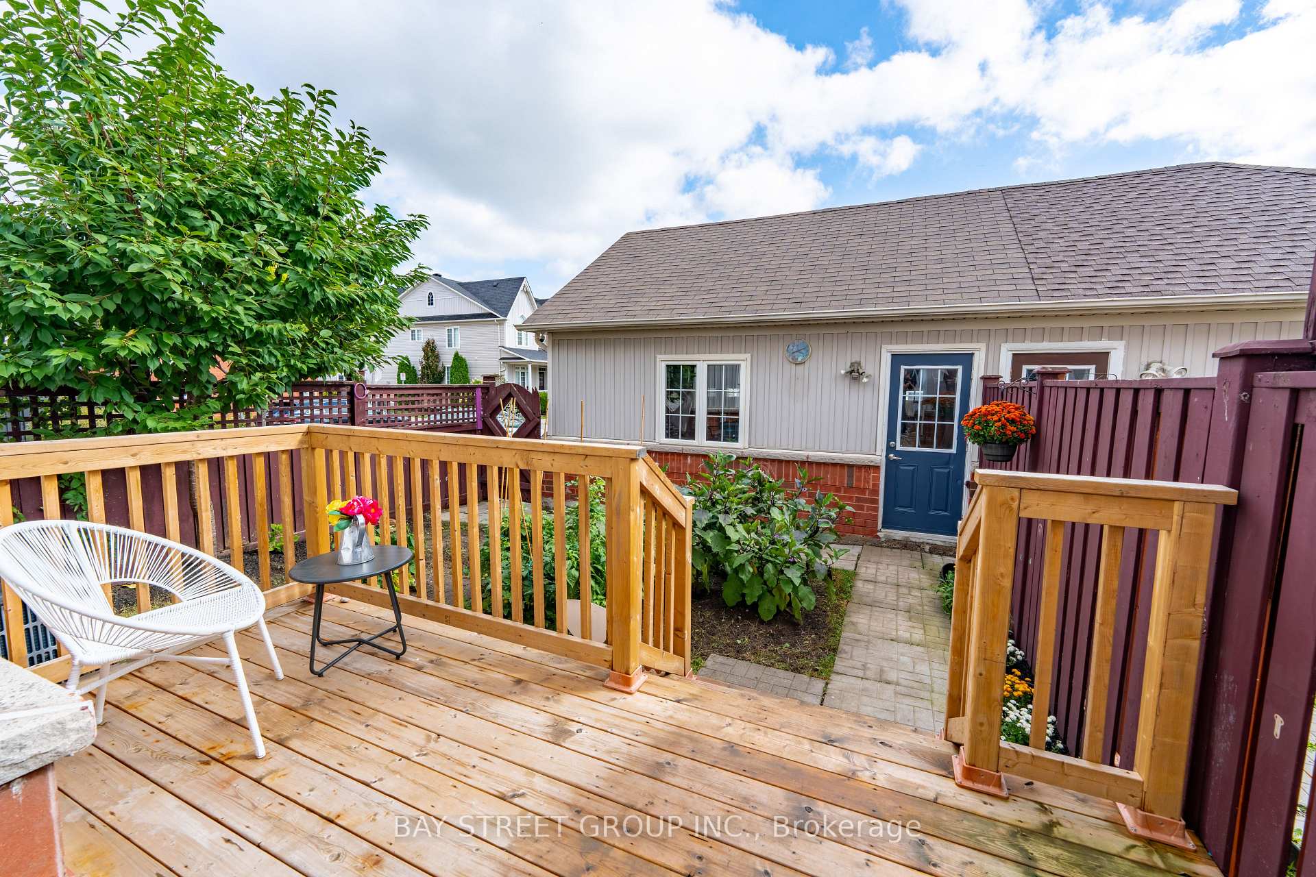 Photo 34 of 38 Pike Lane, Markham, Cornell — HOMEH