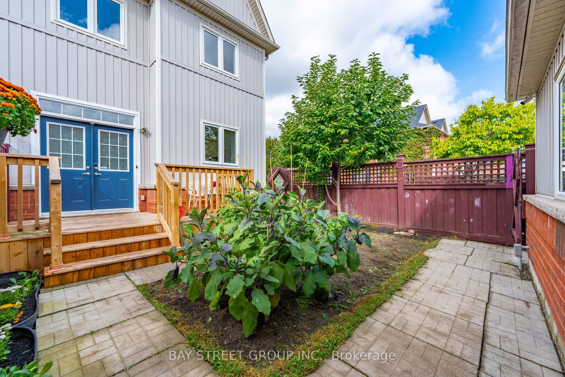 Photo 35 of 38 Pike Lane, Markham, Cornell — HOMEH