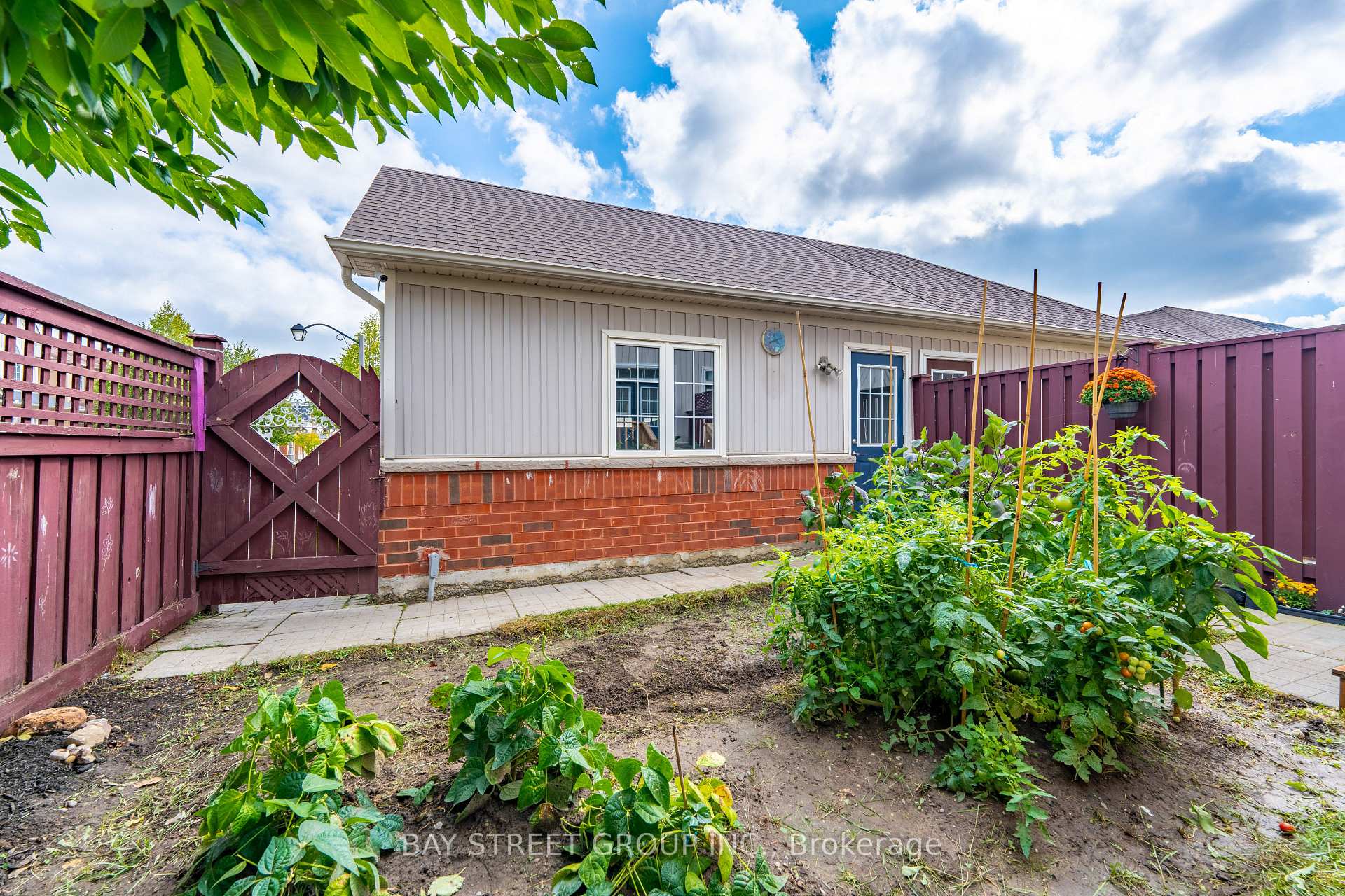 Photo 37 of 38 Pike Lane, Markham, Cornell — HOMEH