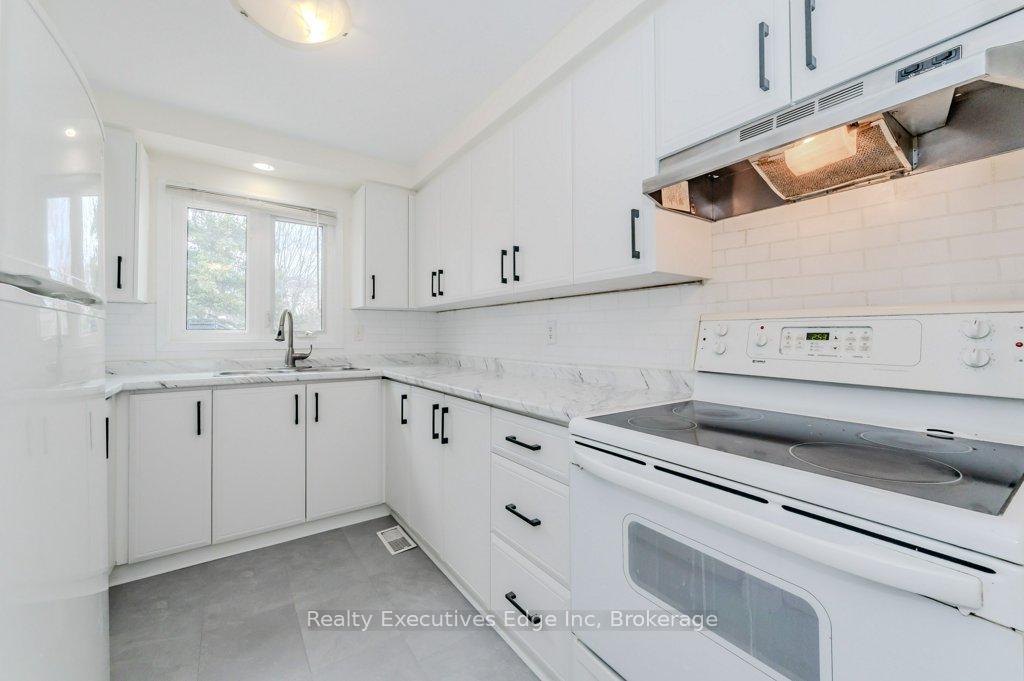 Photo 5 of 46 Appalachian Crescent, Kitchener — HOMEH