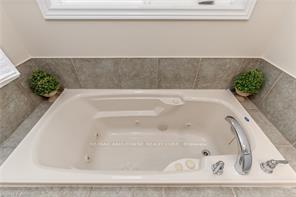 Photo 15 of 480 Hamilton Drive, Hamilton, Ancaster — HOMEH