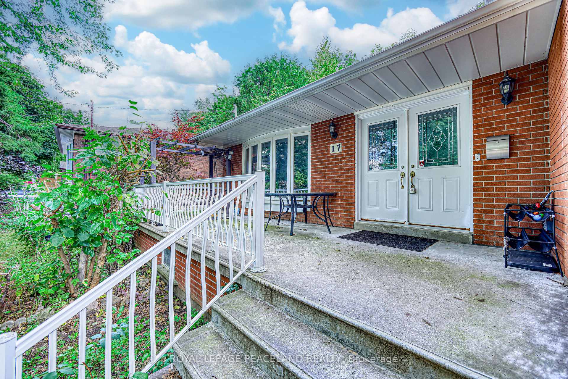 Photo 2 of 17 Willowgate Drive, Markham, Bullock — HOMEH