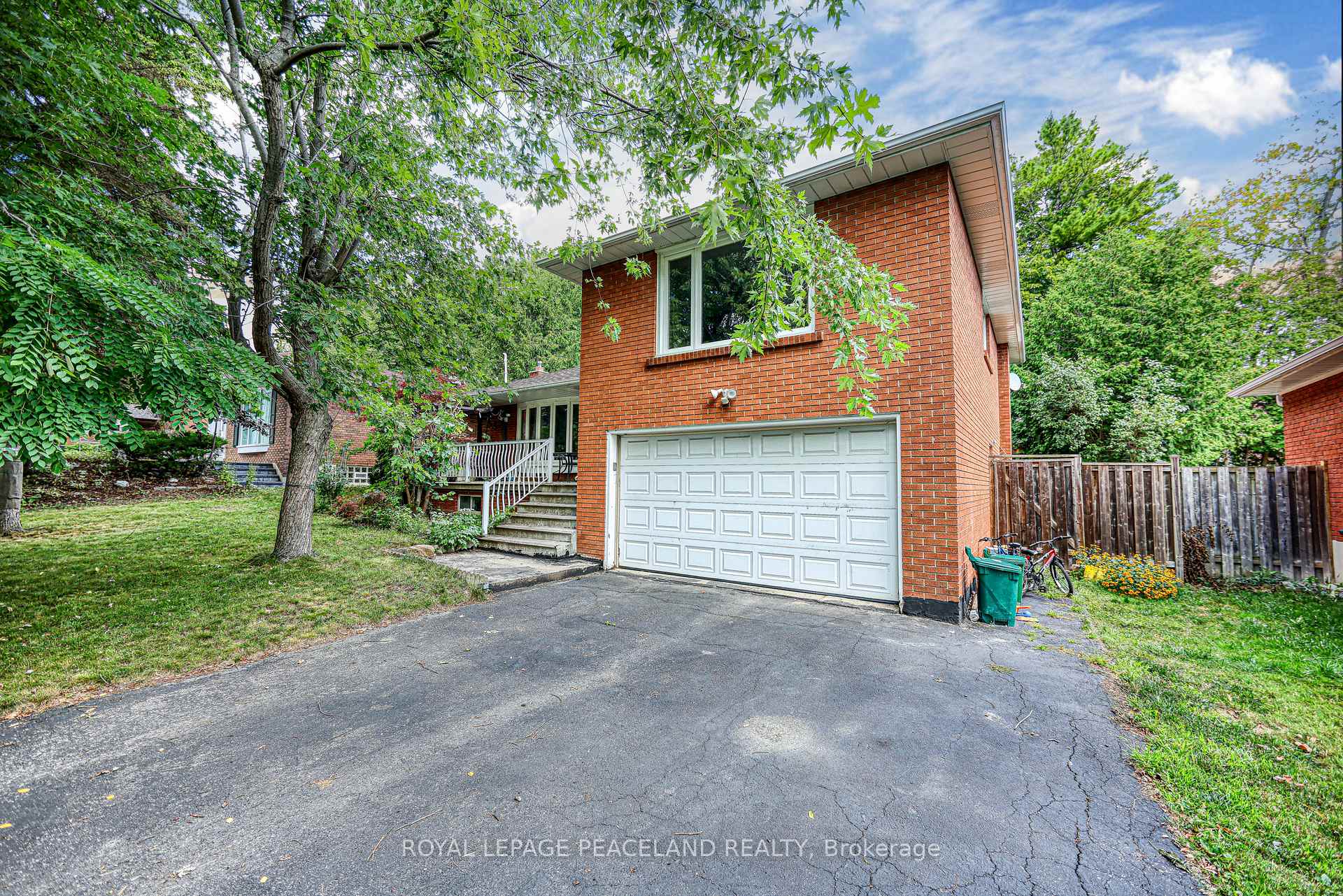 Photo 3 of 17 Willowgate Drive, Markham, Bullock — HOMEH