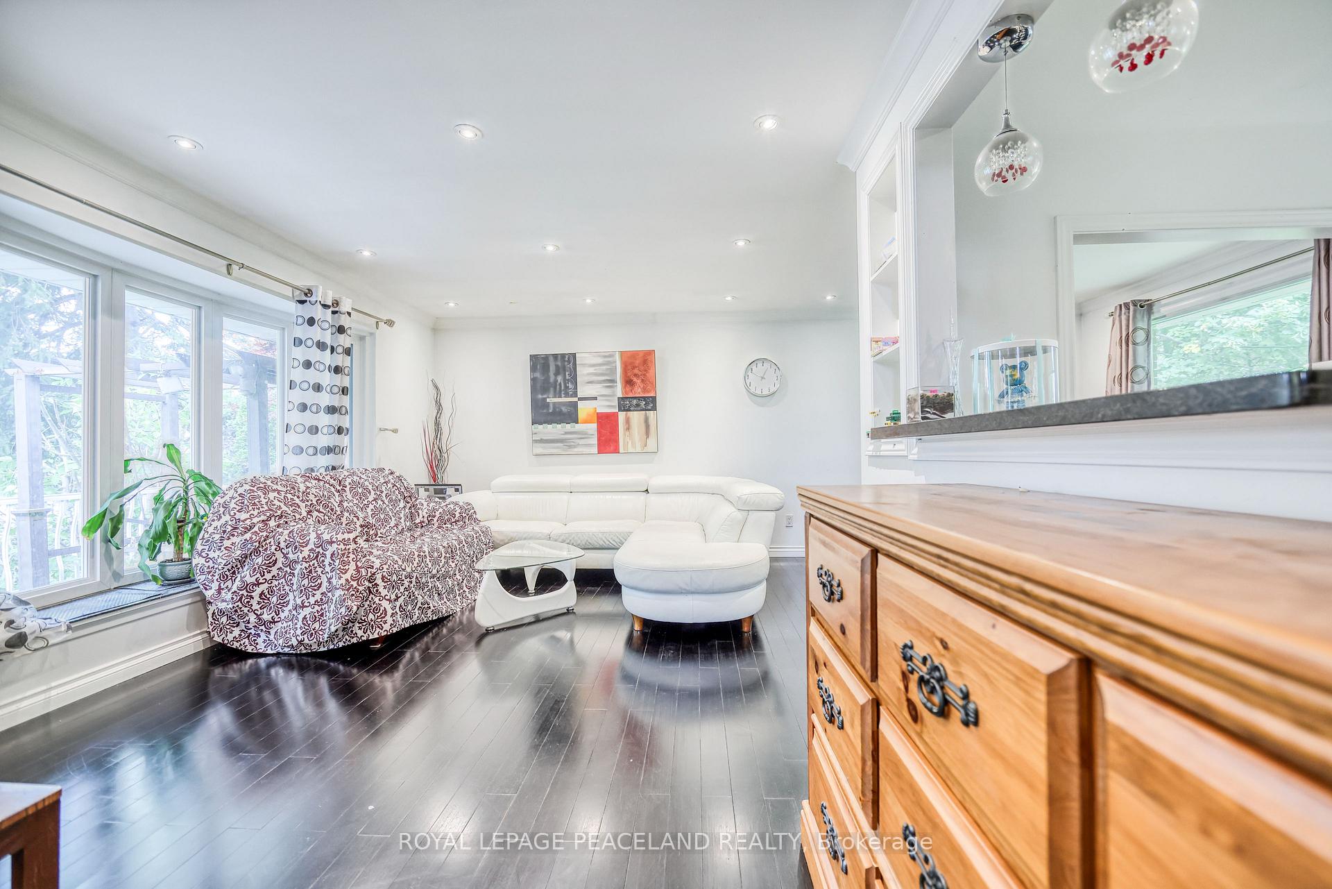 Photo 4 of 17 Willowgate Drive, Markham, Bullock — HOMEH
