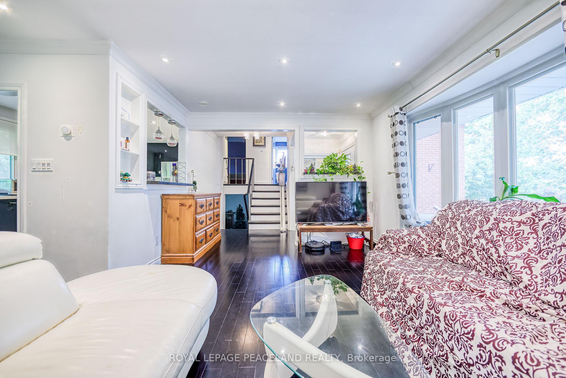 Photo 5 of 17 Willowgate Drive, Markham, Bullock — HOMEH