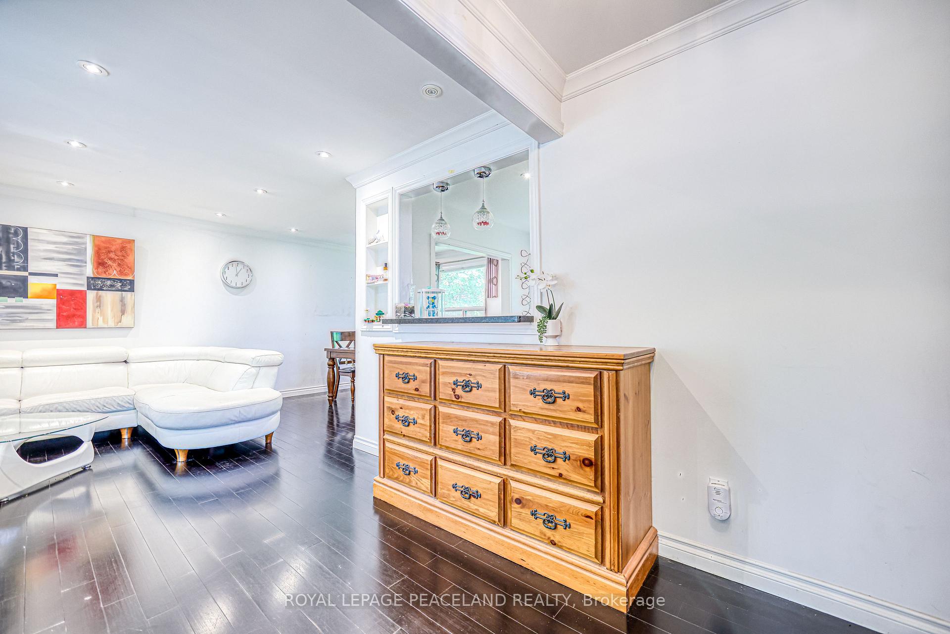 Photo 7 of 17 Willowgate Drive, Markham, Bullock — HOMEH