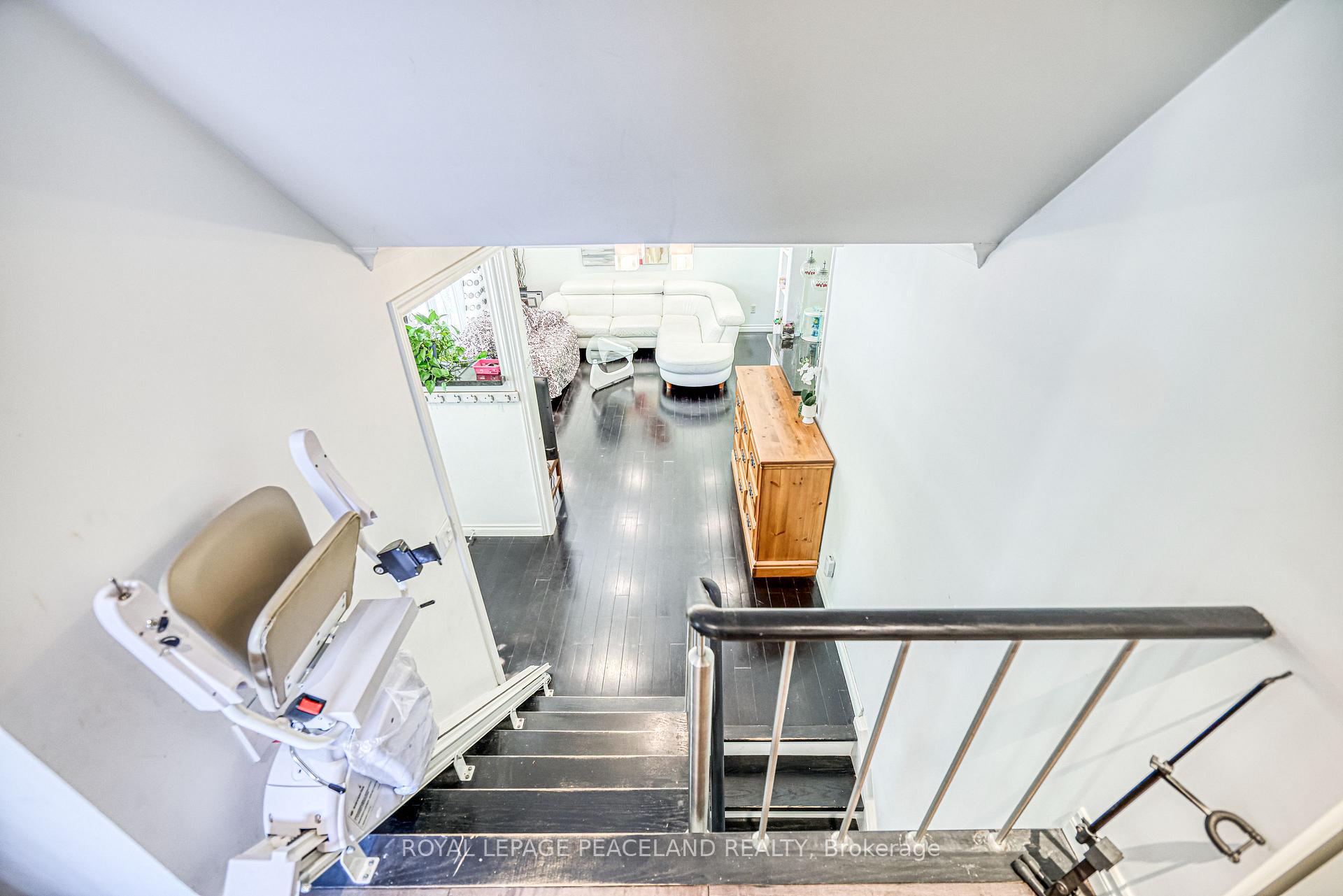 Photo 10 of 17 Willowgate Drive, Markham, Bullock — HOMEH