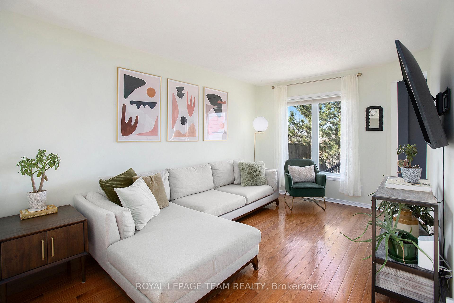 Photo 4 of 130 Freeport Drive, Ottawa, Kanata - Emerald Meadows/Trailwest — HOMEH
