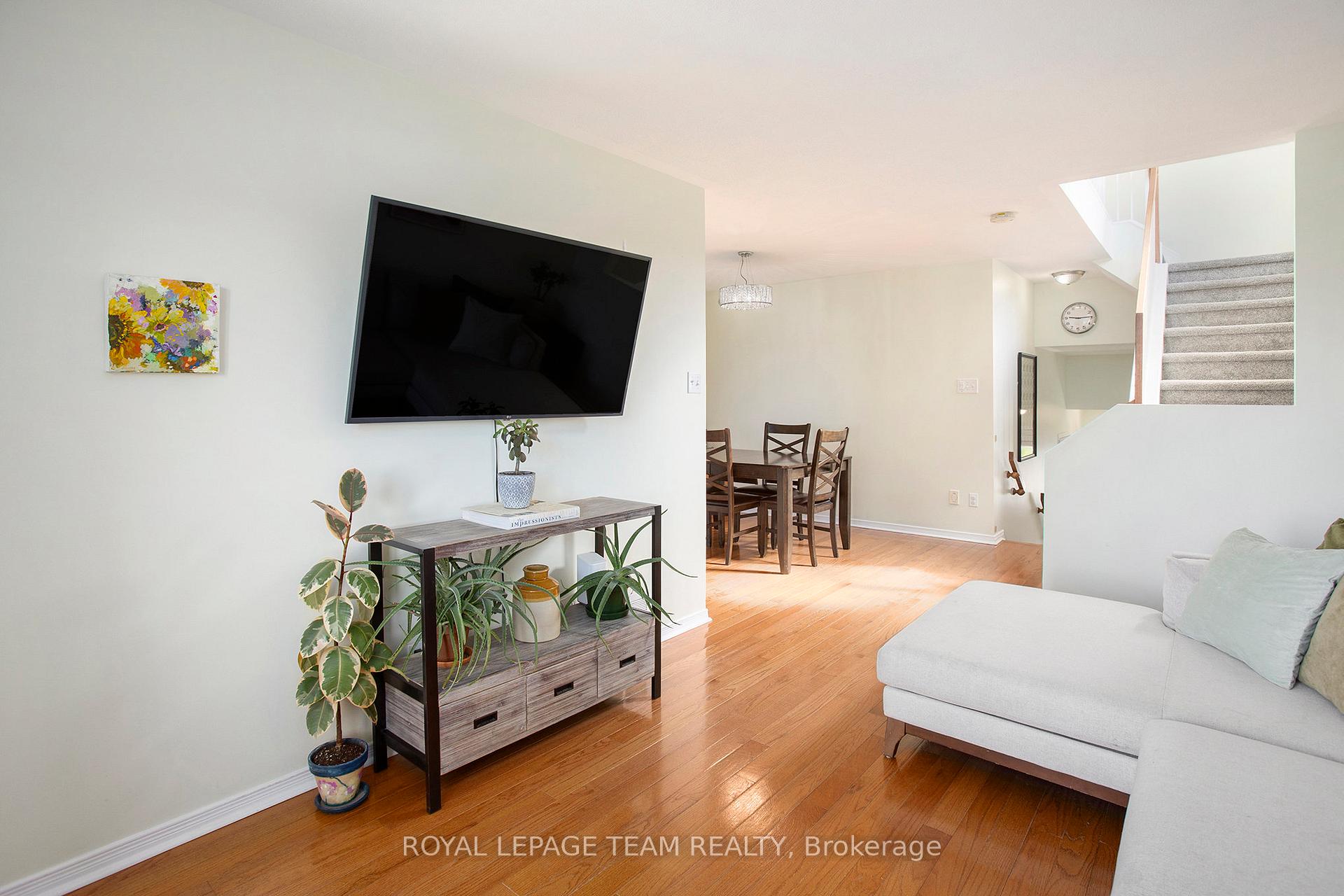 Photo 5 of 130 Freeport Drive, Ottawa, Kanata - Emerald Meadows/Trailwest — HOMEH