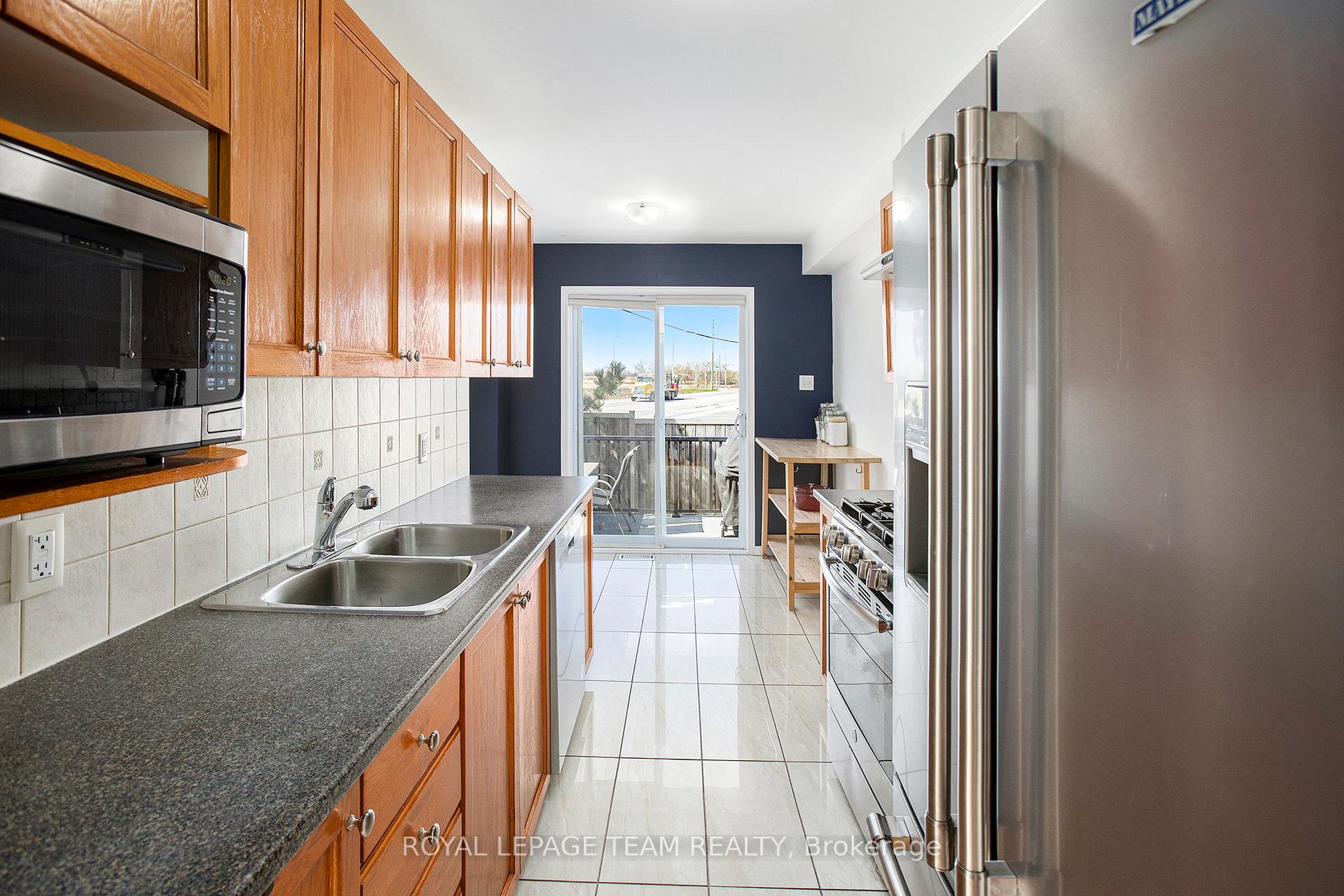 Photo 7 of 130 Freeport Drive, Ottawa, Kanata - Emerald Meadows/Trailwest — HOMEH