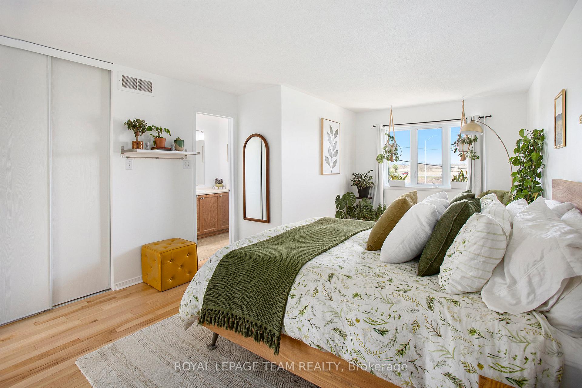 Photo 10 of 130 Freeport Drive, Ottawa, Kanata - Emerald Meadows/Trailwest — HOMEH