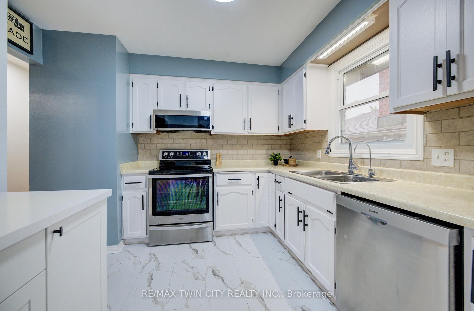 Photo 15 of 80 Folkstone Crescent, Kitchener — HOMEH