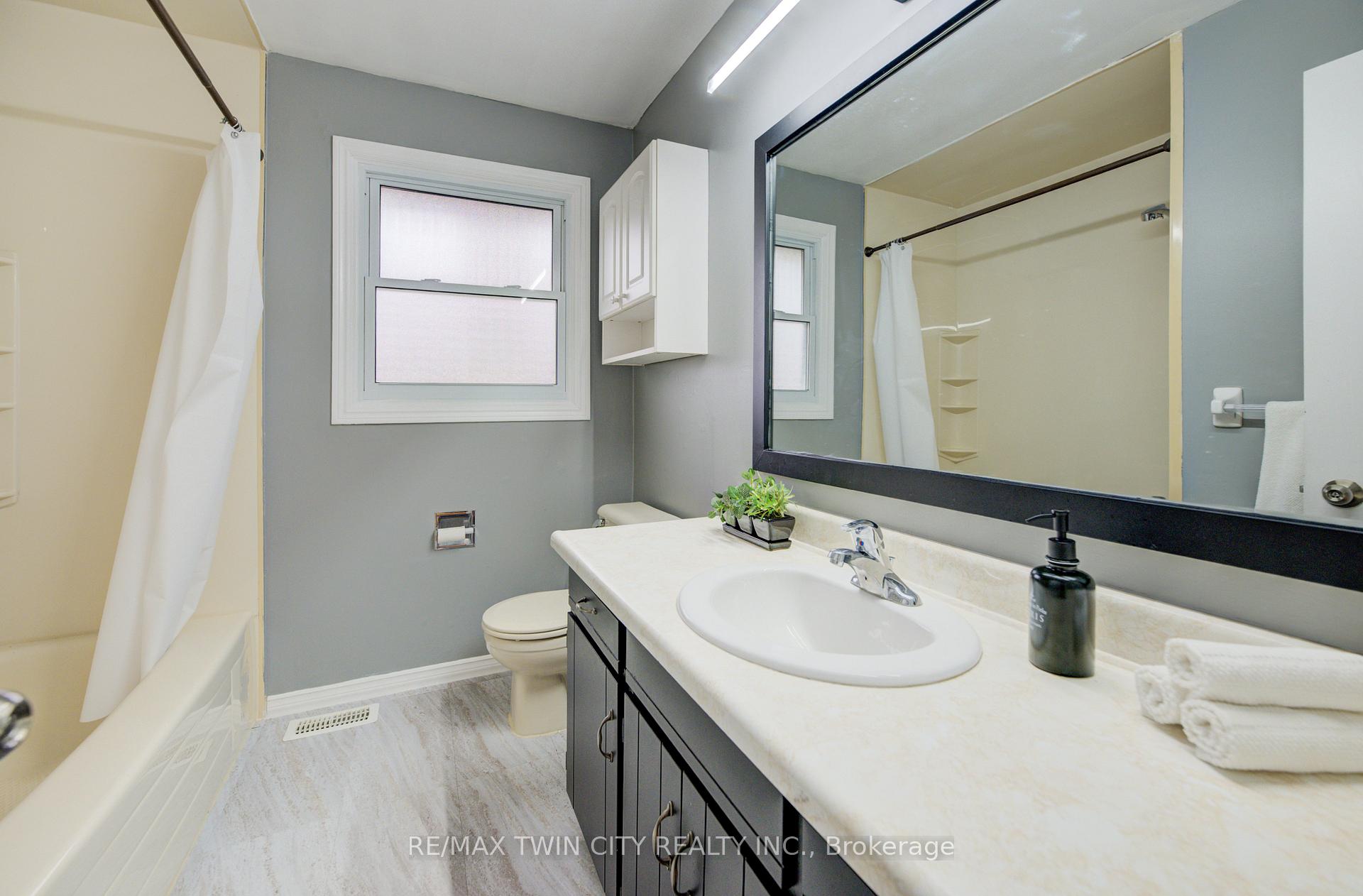 Photo 22 of 80 Folkstone Crescent, Kitchener — HOMEH
