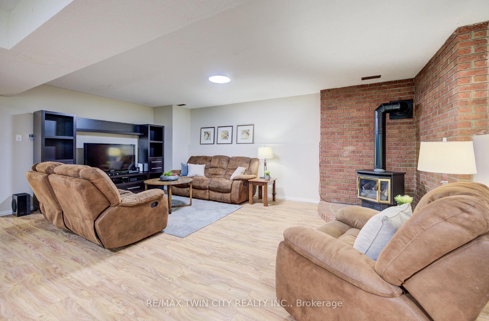 Photo 31 of 80 Folkstone Crescent, Kitchener — HOMEH