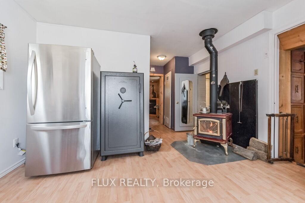 Photo 10 of 9898 Baseline Road, Minto — HOMEH