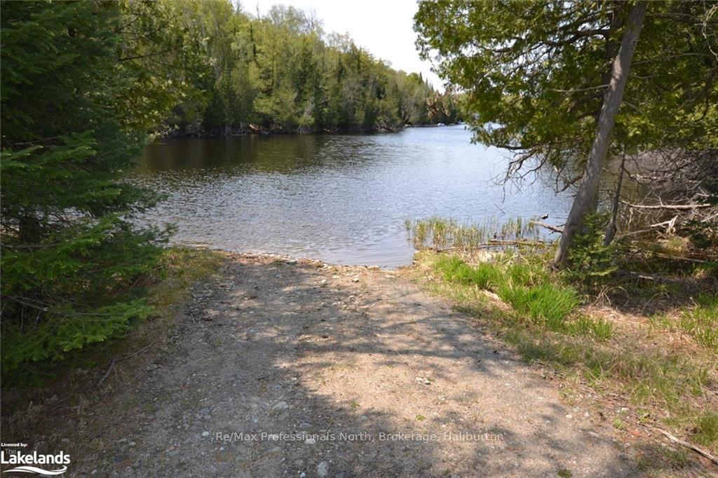 Front of 0 Between Lakes Trail