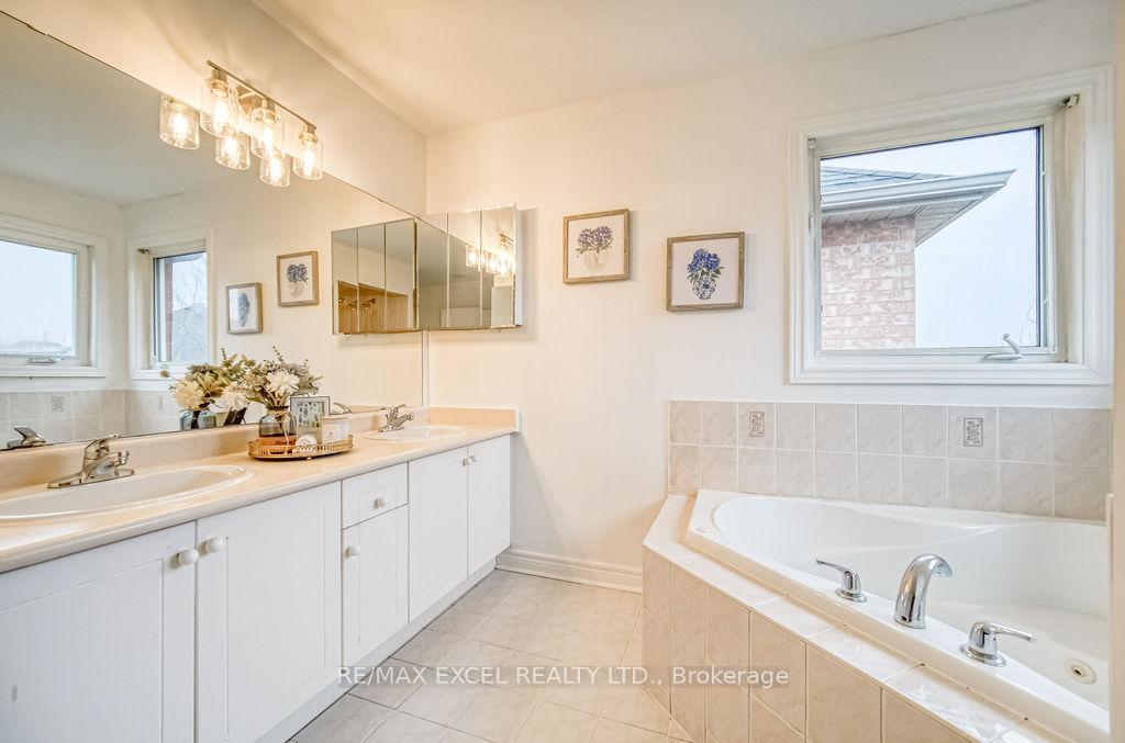 Photo 24 of 316 Williamson Road, Markham, Greensborough — HOMEH