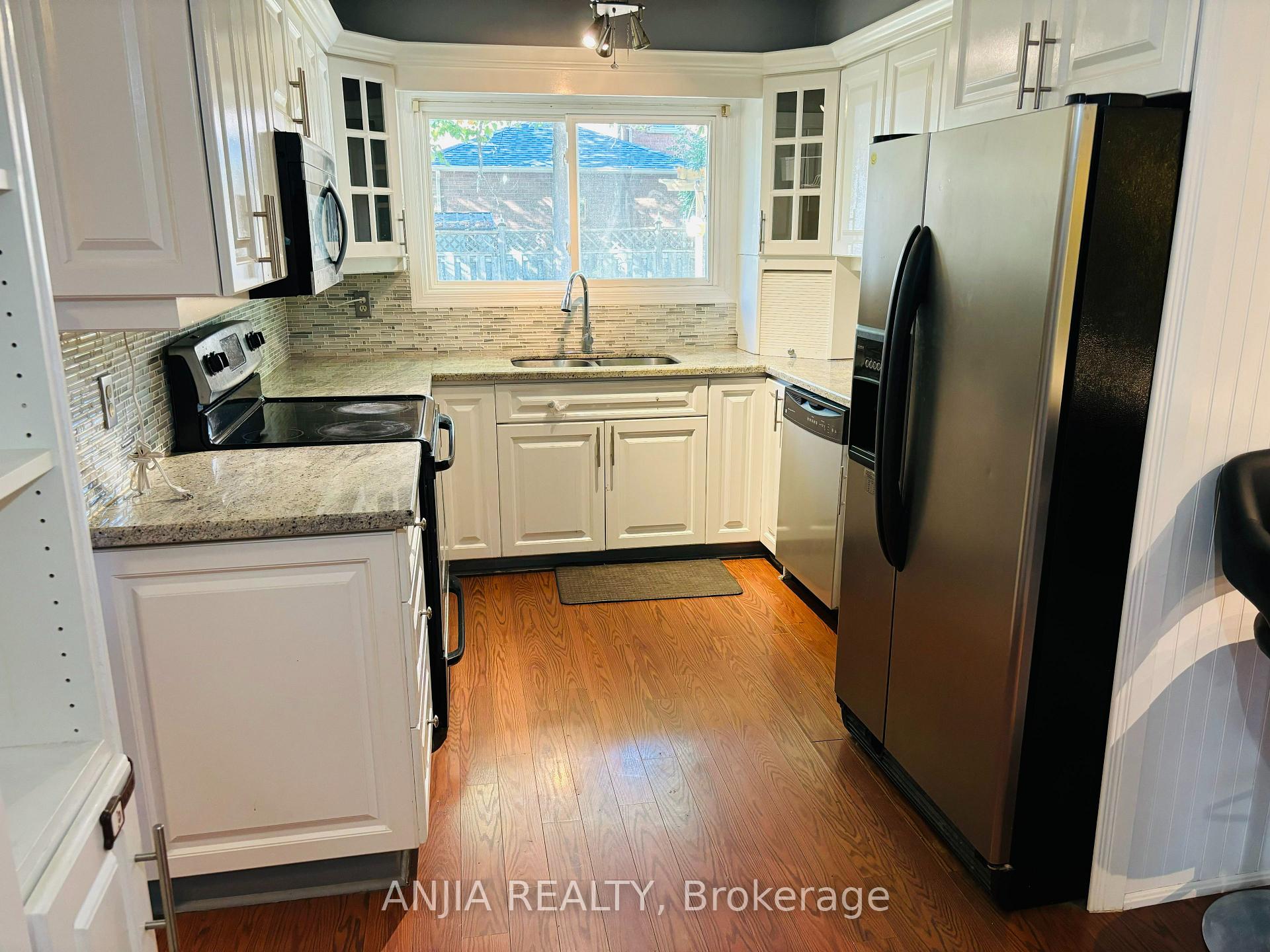 Photo 4 of 555 Raymerville Drive, Markham, Raymerville — HOMEH