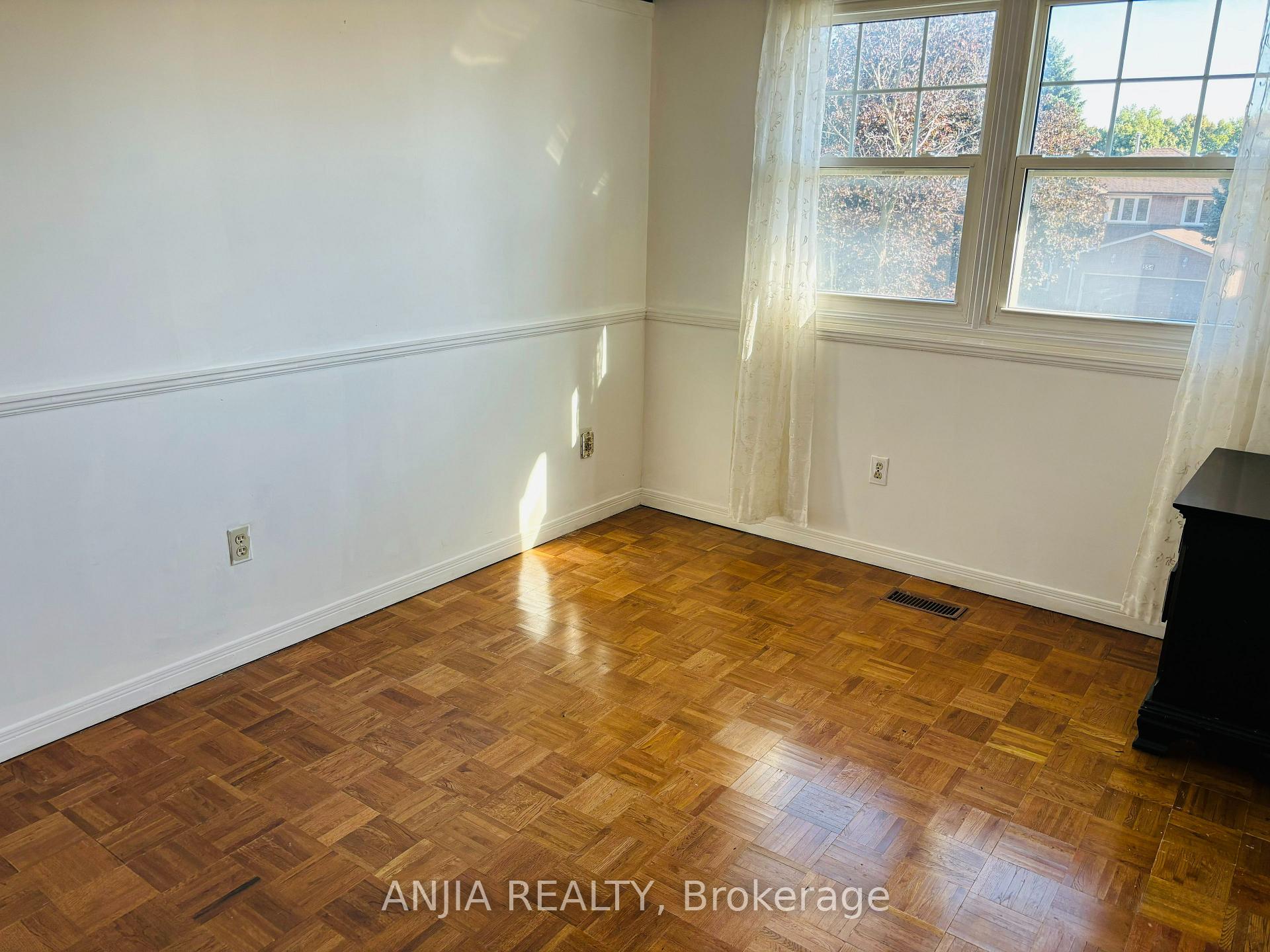 Photo 10 of 555 Raymerville Drive, Markham, Raymerville — HOMEH